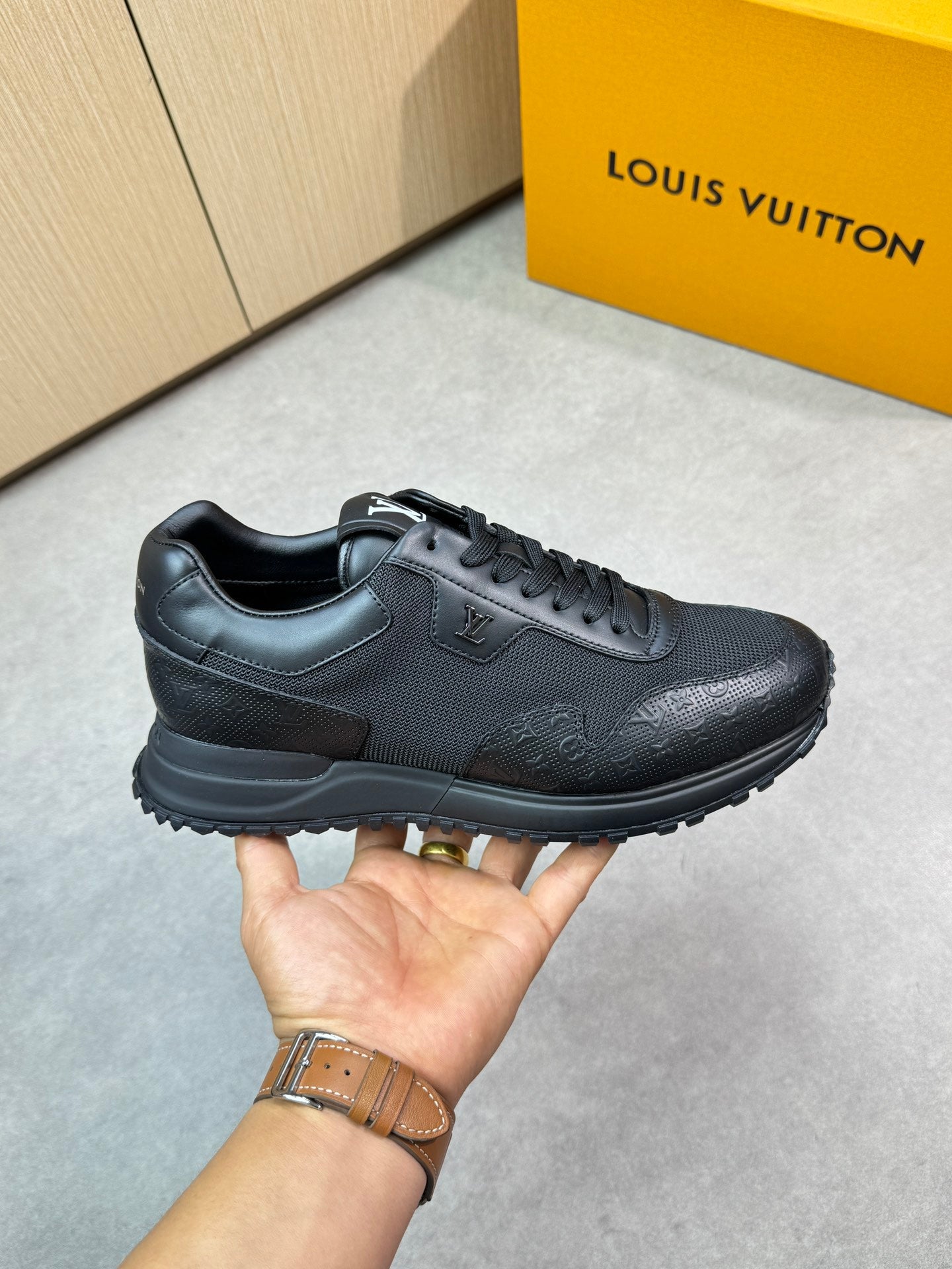 LVE TRAINERS BLACK (pre-order)
