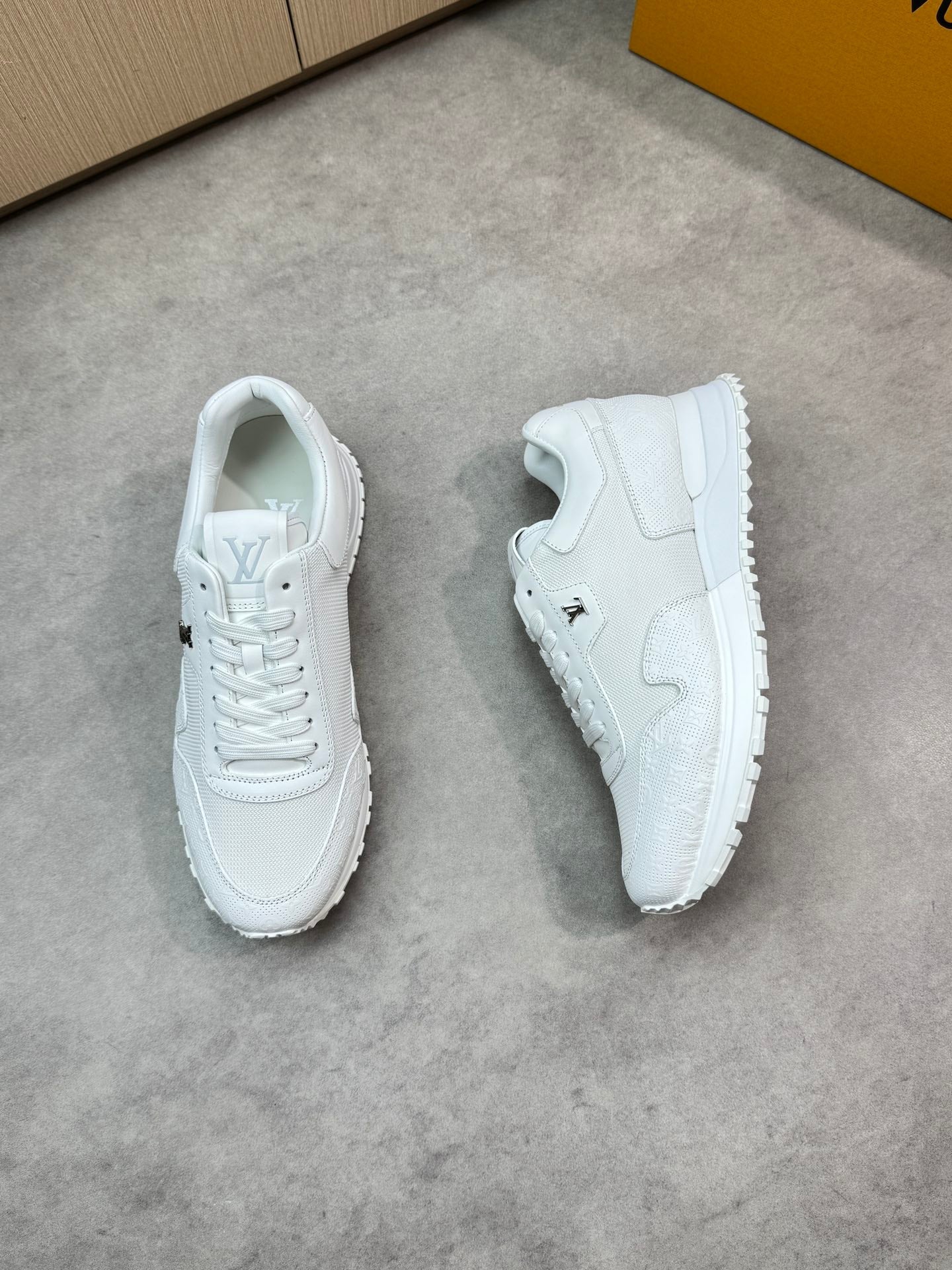 LVE TRAINERS WHITE (pre-order)