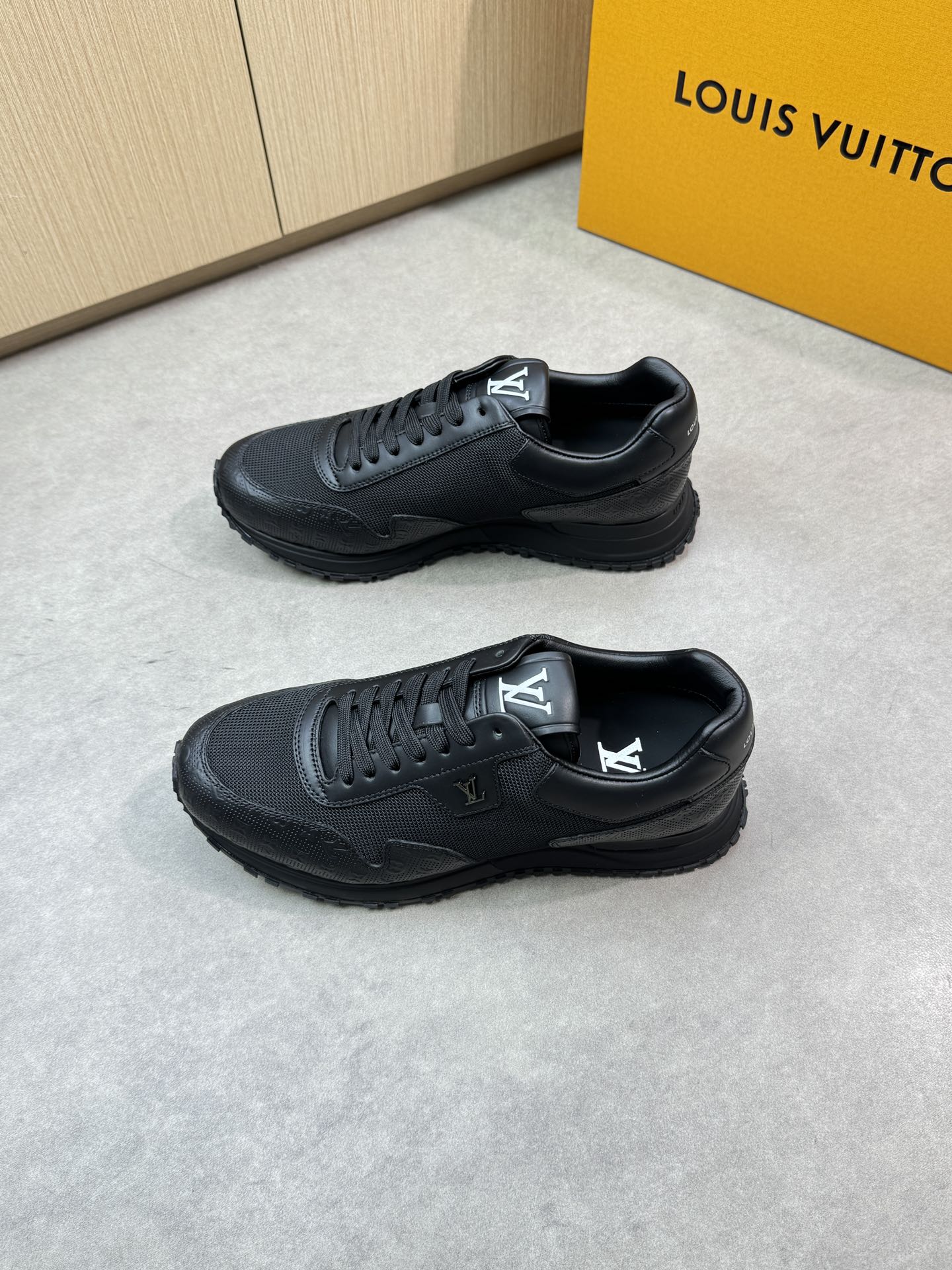 LVE TRAINERS BLACK (pre-order)