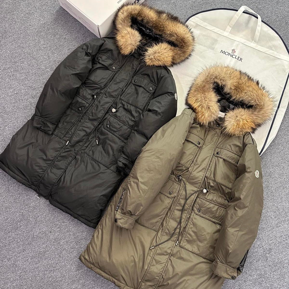 (PRE-ORDER) MONCLER - WOMENS COAT WITH FUR - BLACK