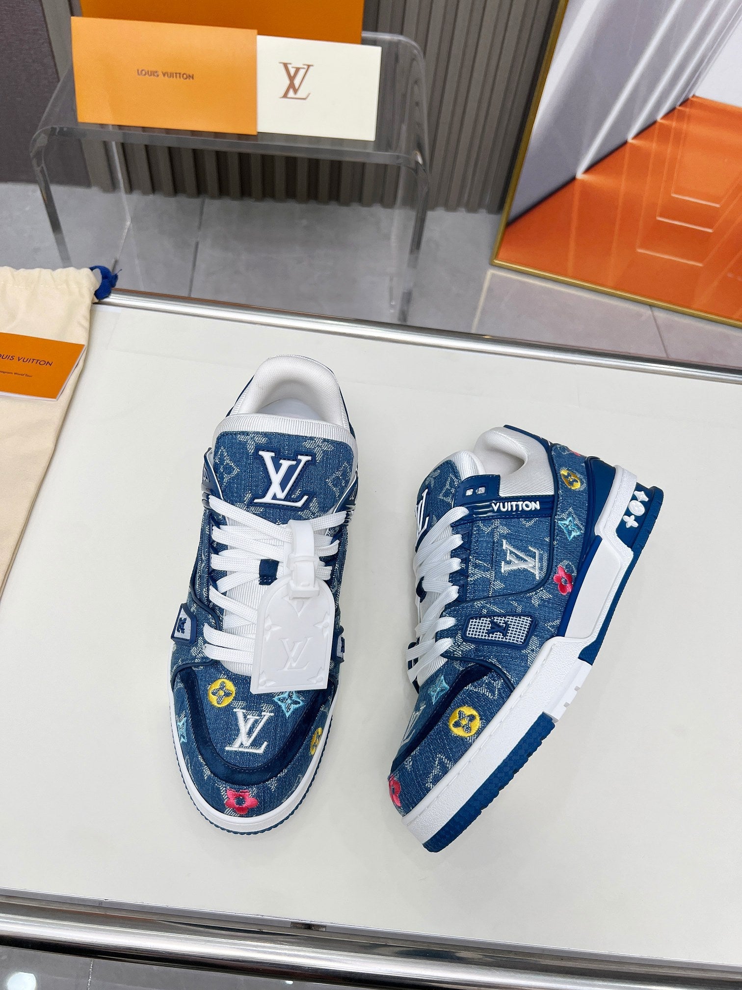 LVE LOGO TRAINERS (pre-order)