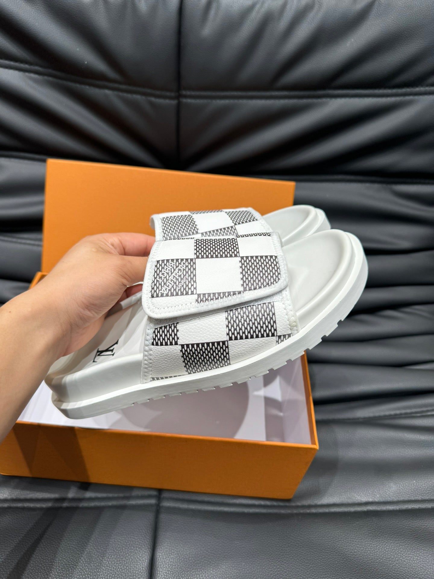 LVE SLIDERS MEN (pre-order)