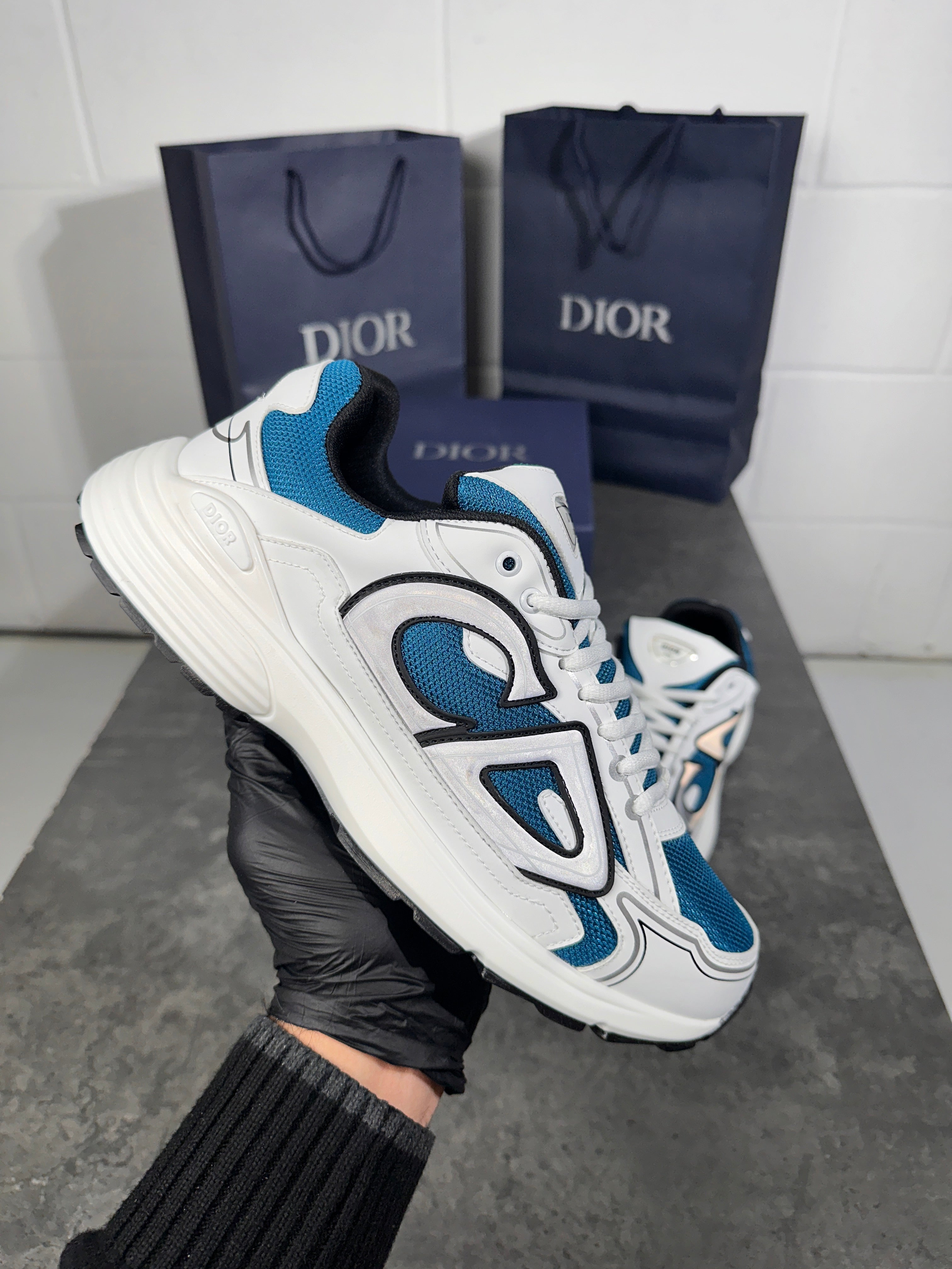 B30 Aqua n white