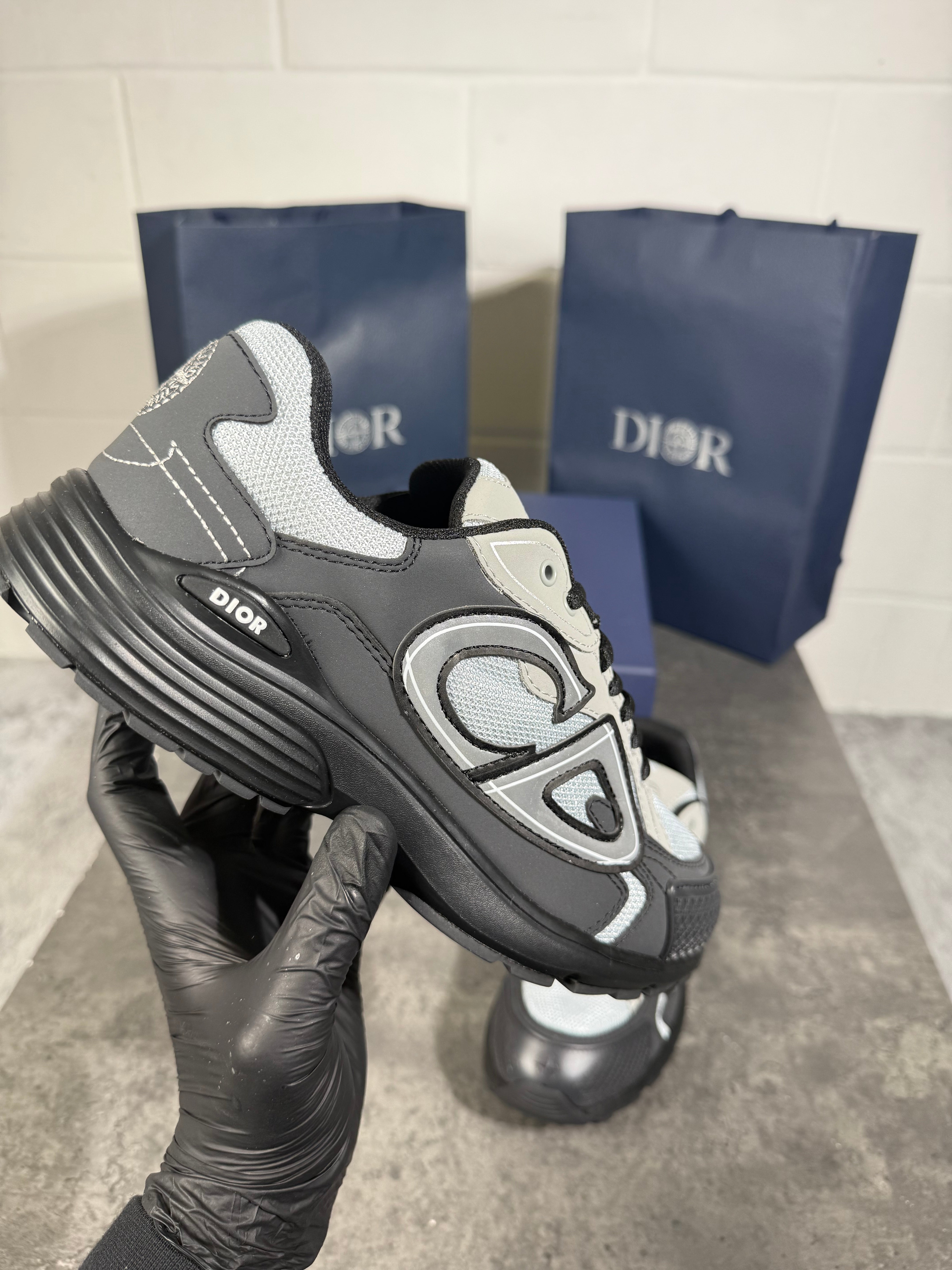 SI x B30 grey n black