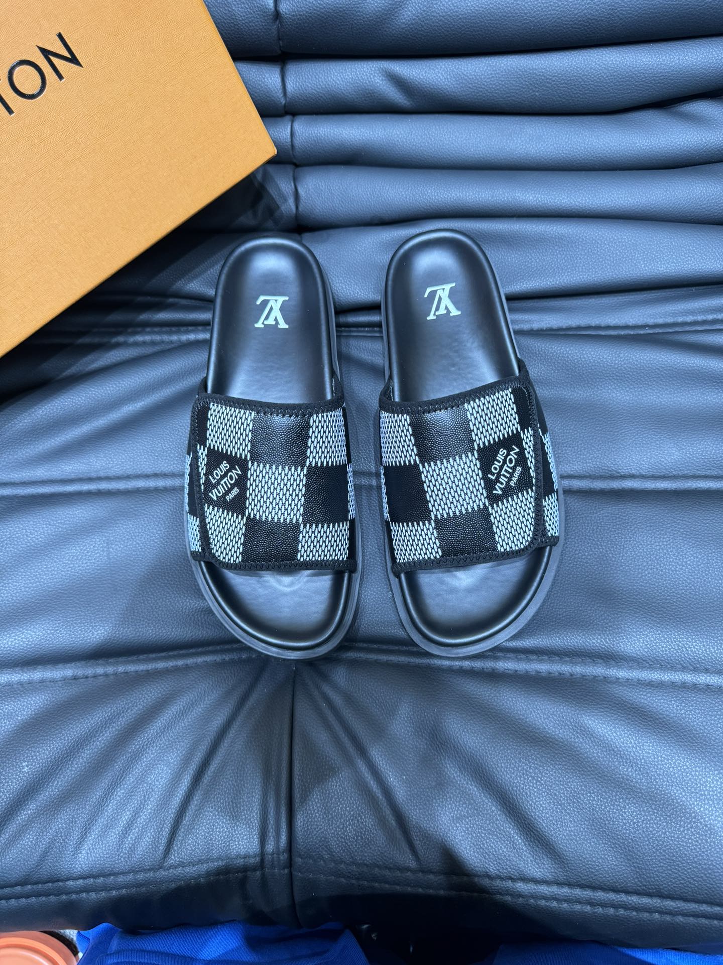 LVE SLIDERS MEN (pre-order)