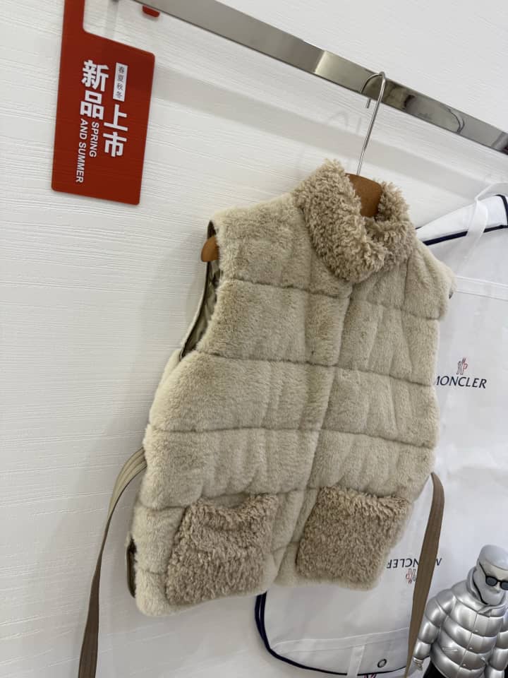 MNC FUR VEST (pre-order)