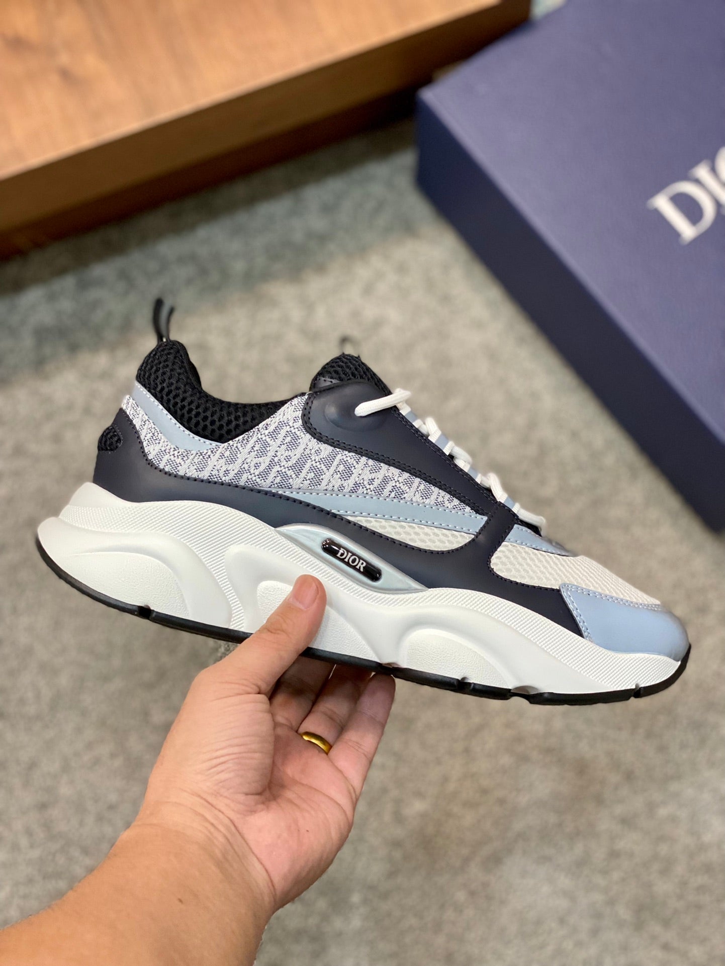 B22 REFLECTIVE (pre-order)