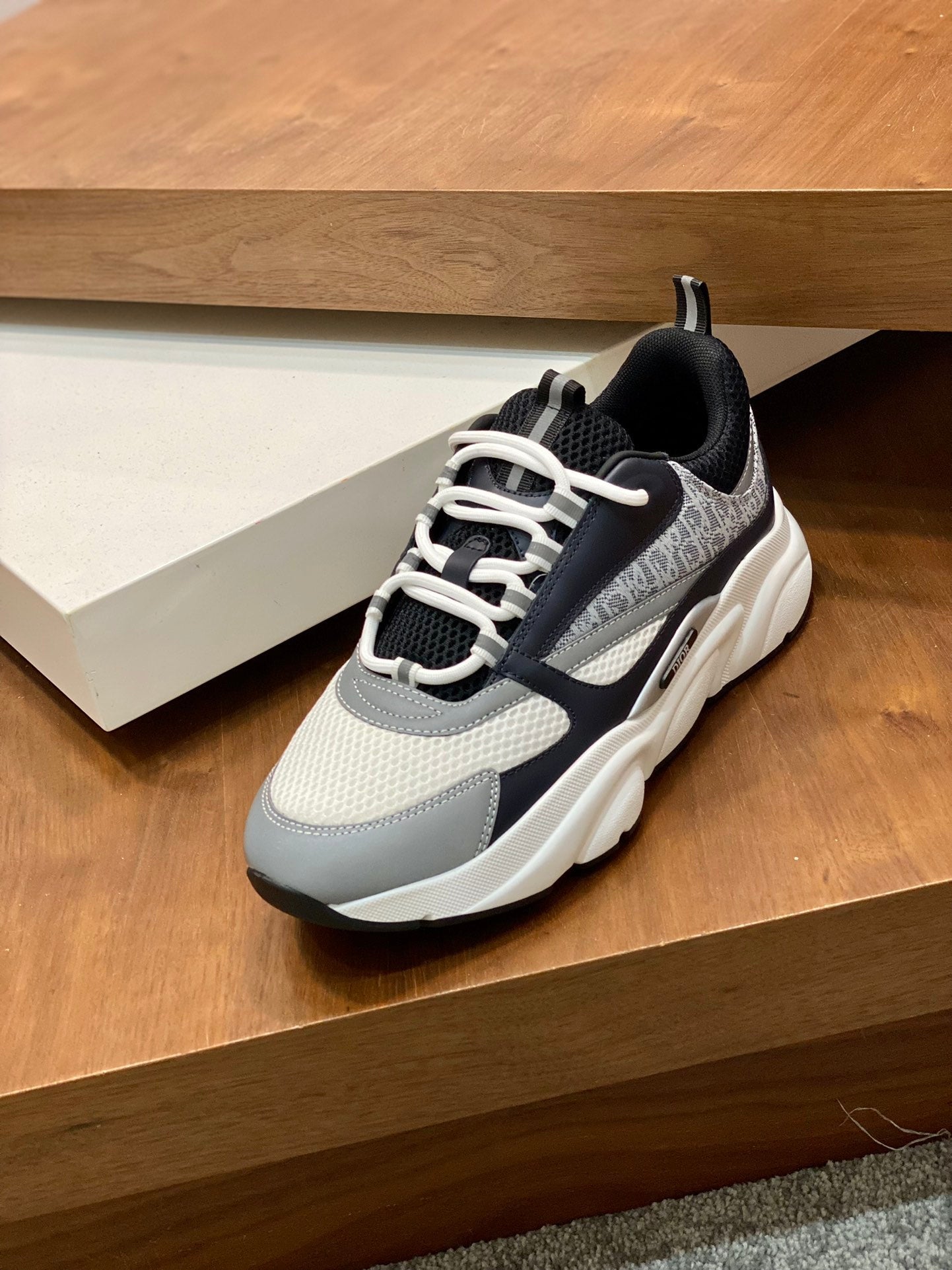 B22 REFLECTIVE (pre-order)