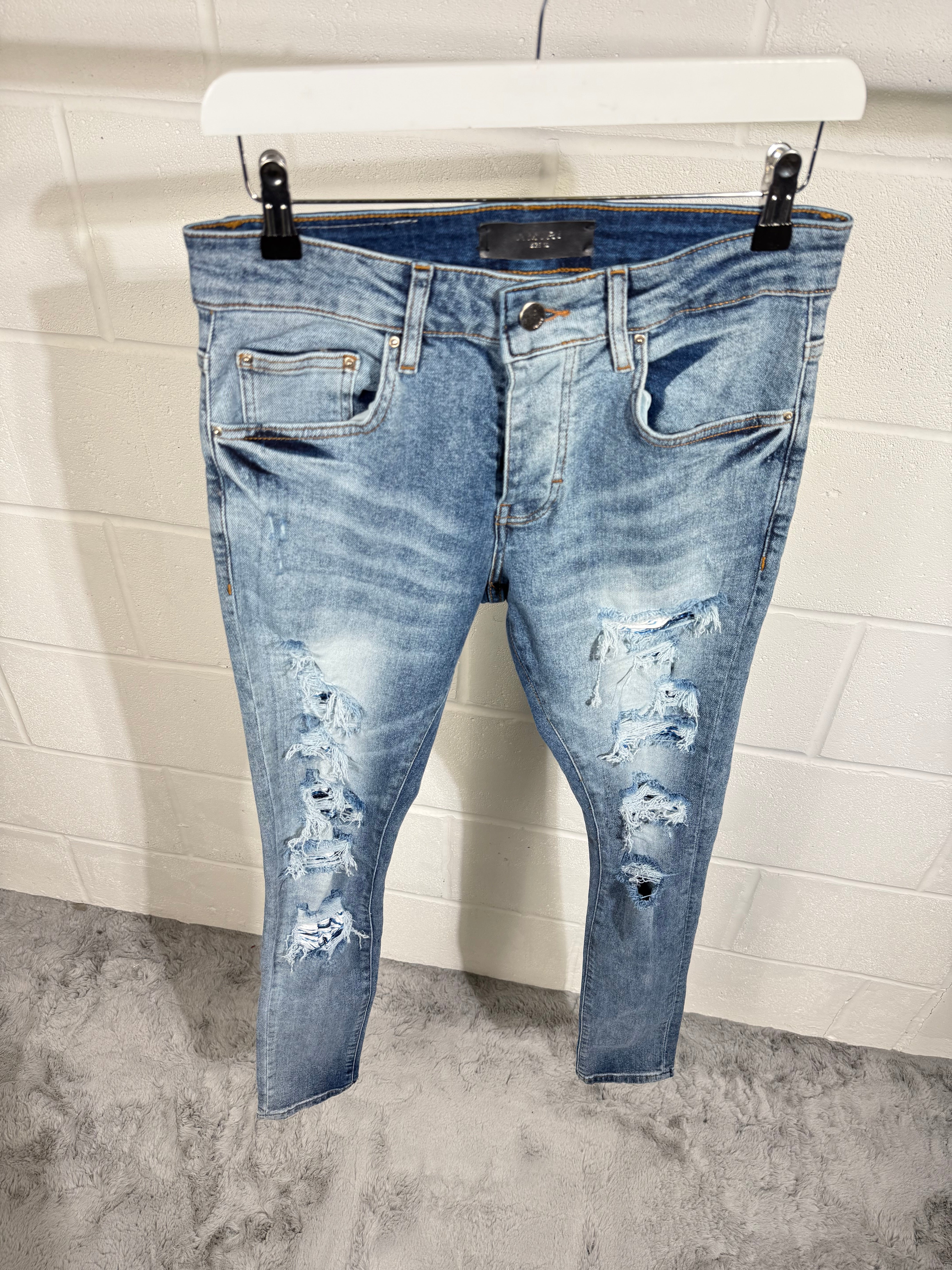 AMIR ripped style jeans