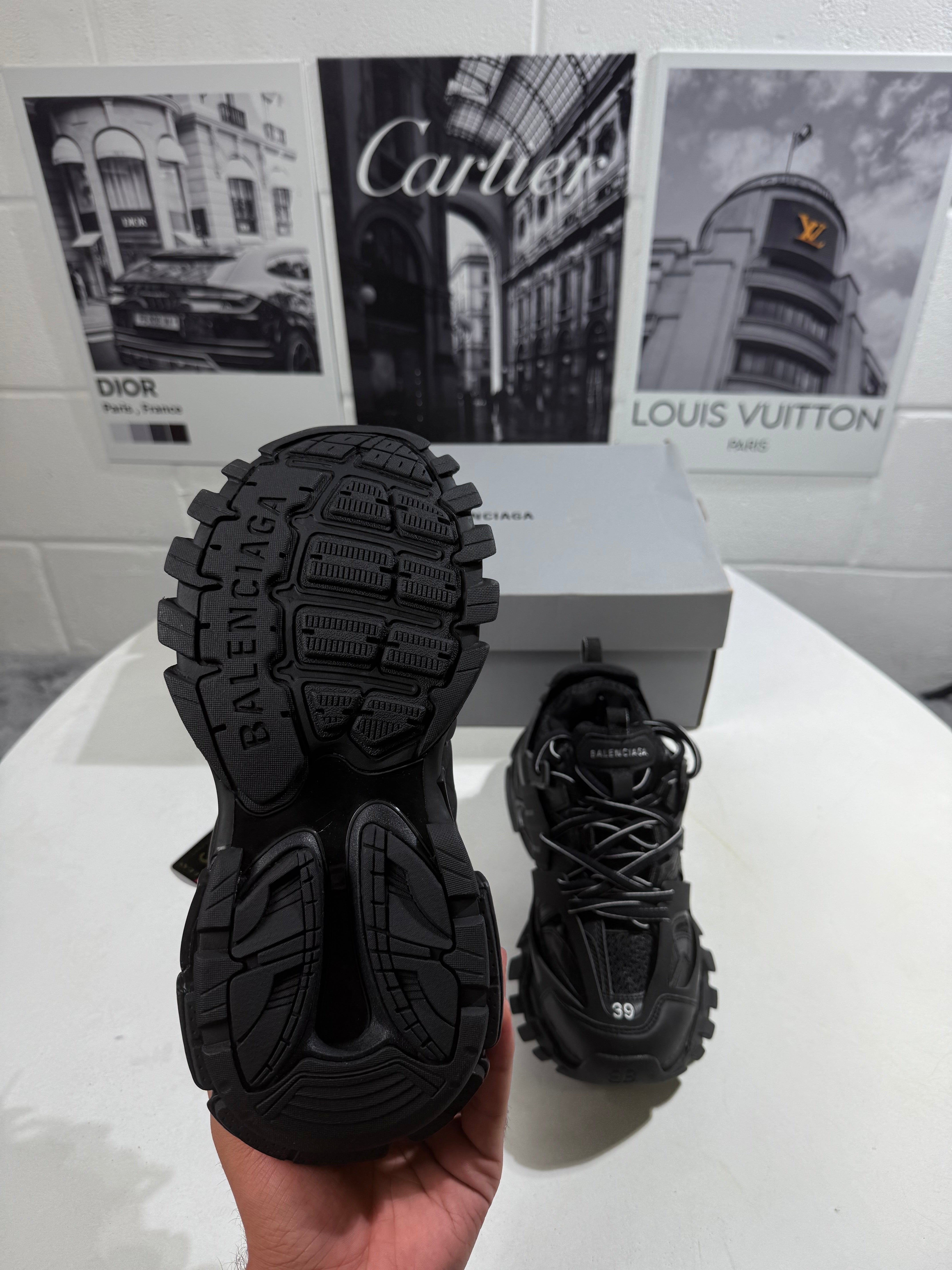 Bal tracks triple black