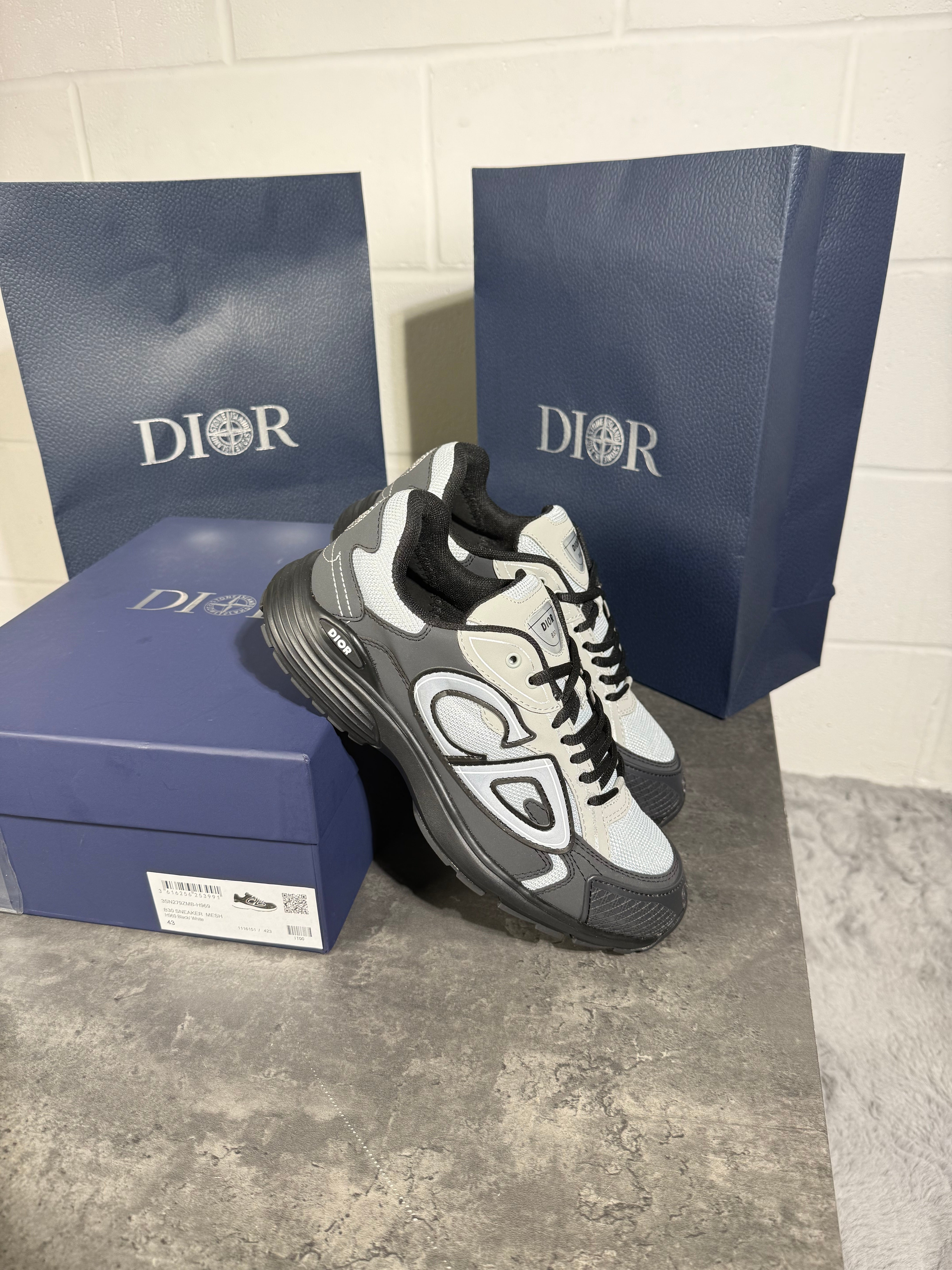 SI x B30 grey n black