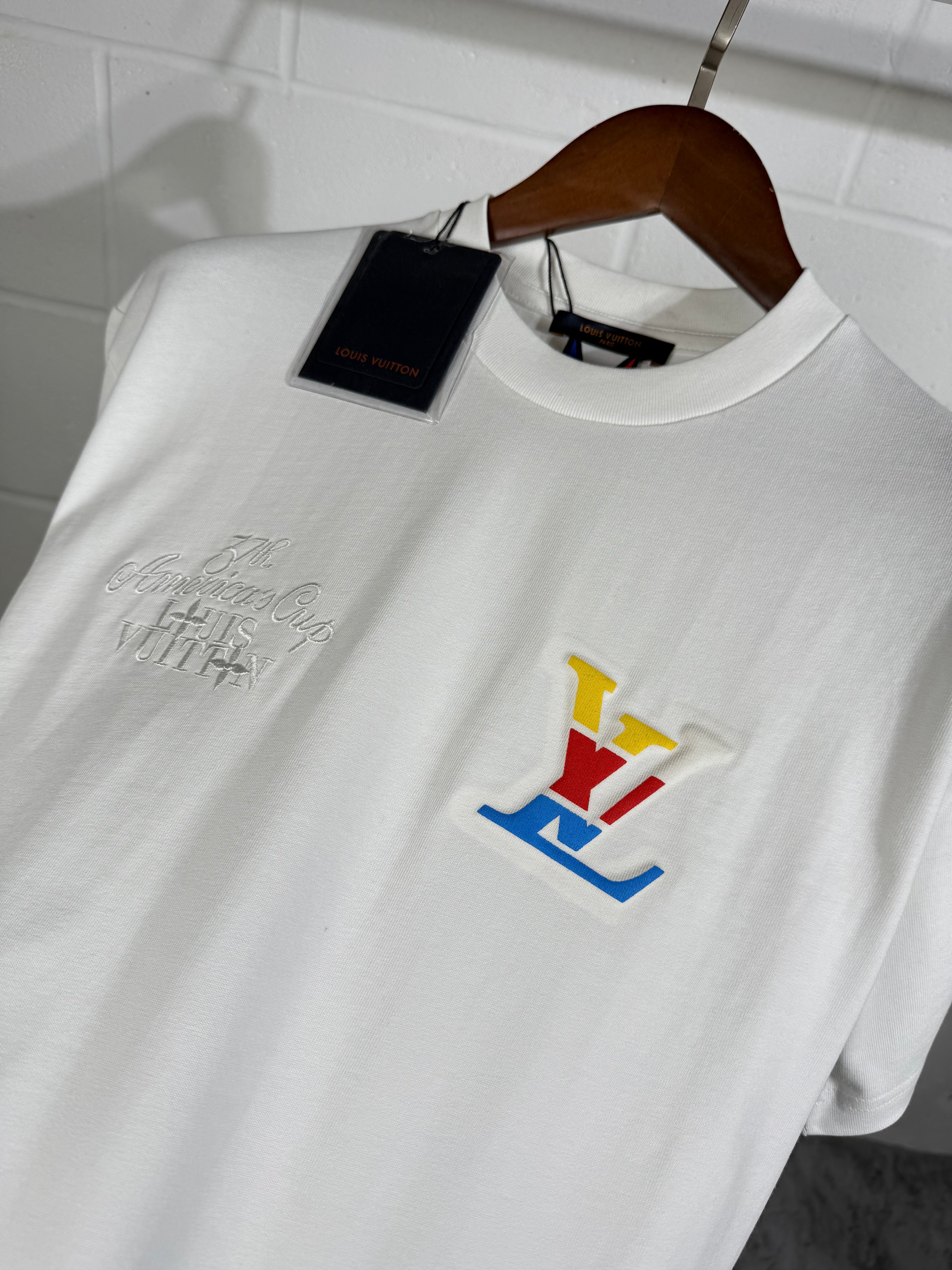 LVE WHITE TEE