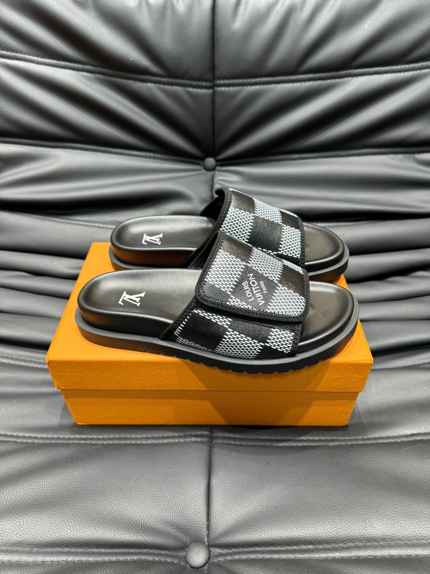 LVE SLIDERS MEN (pre-order)