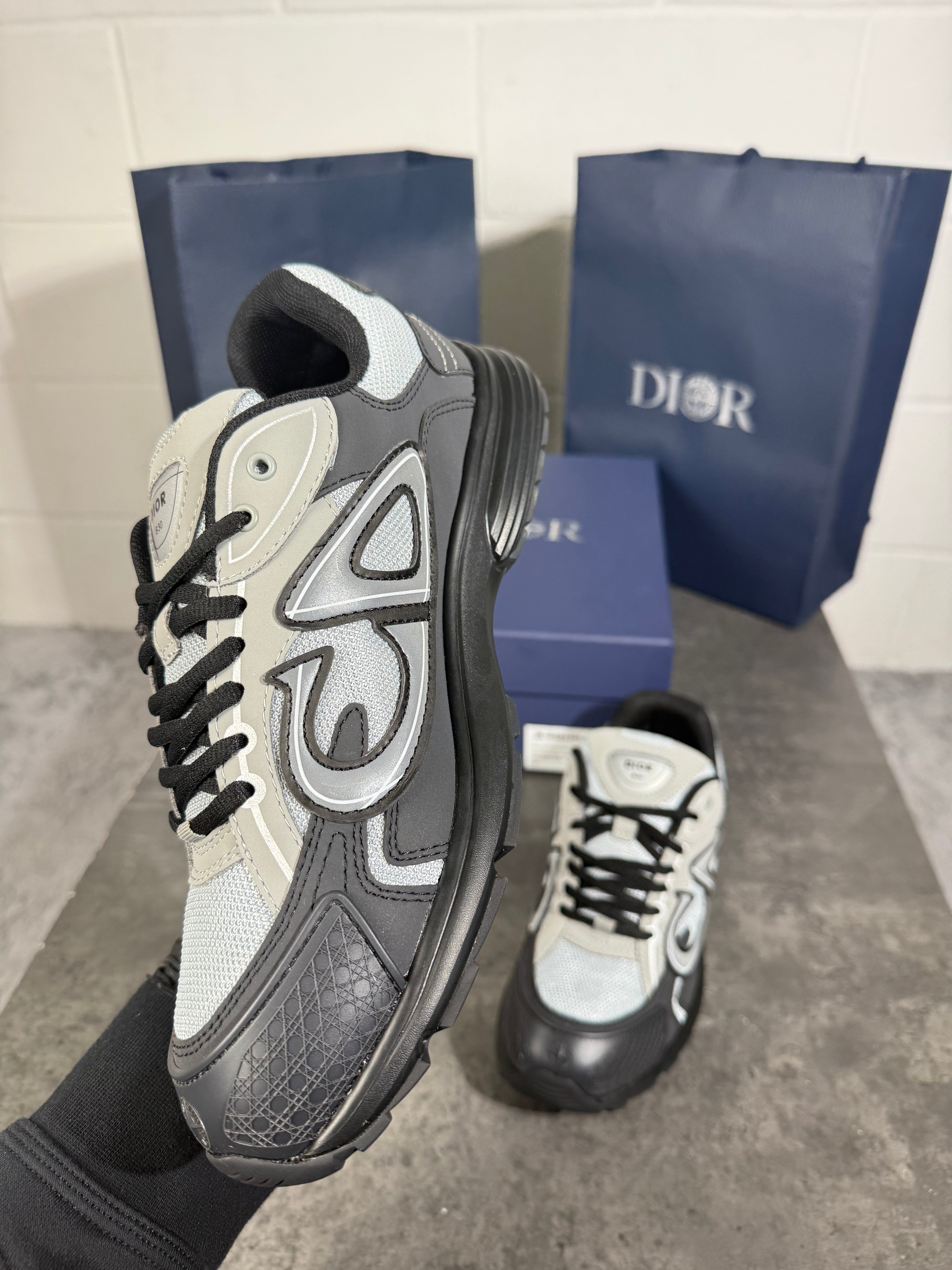 SI x B30 grey n black