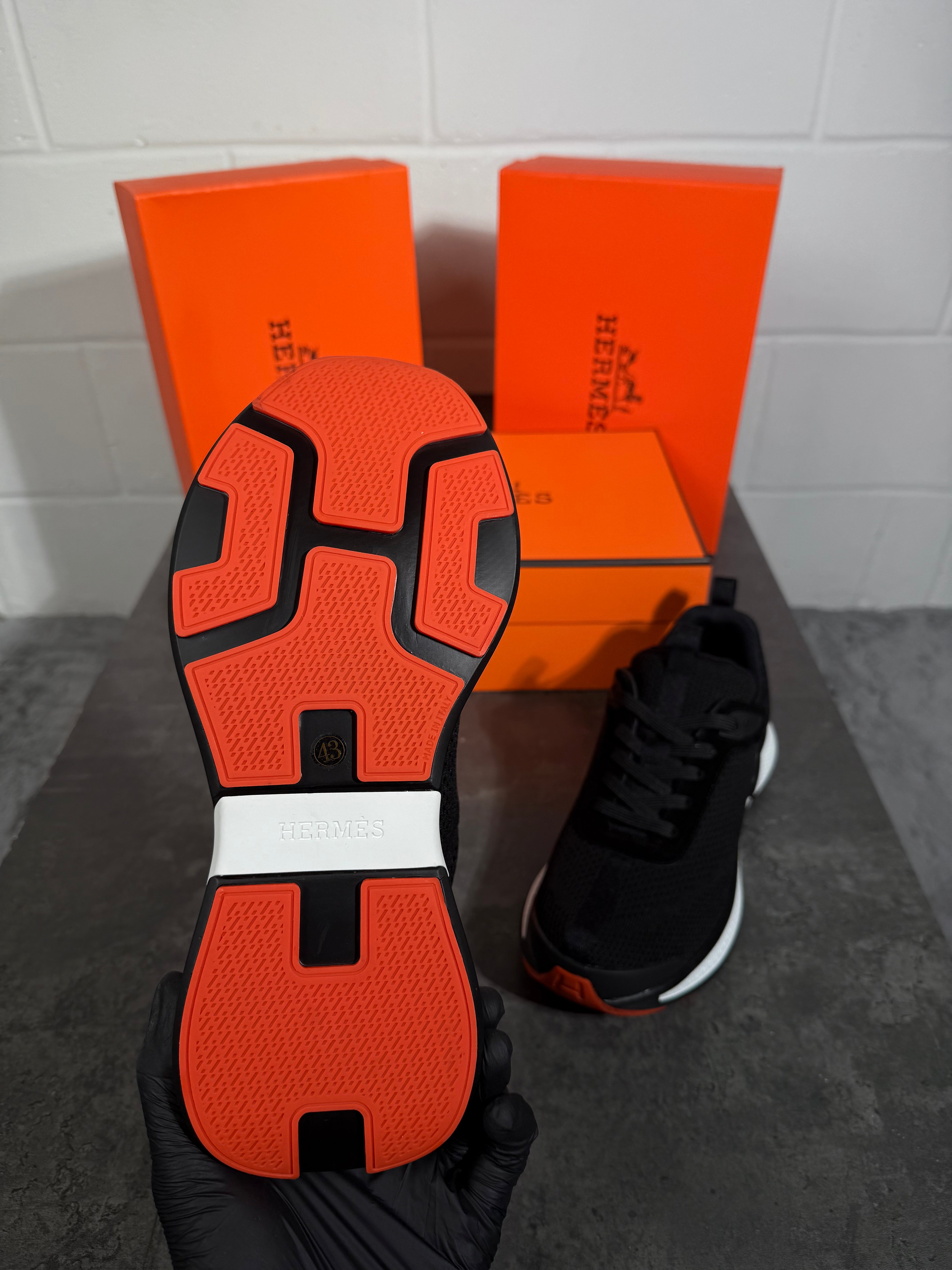 Herms trainers black