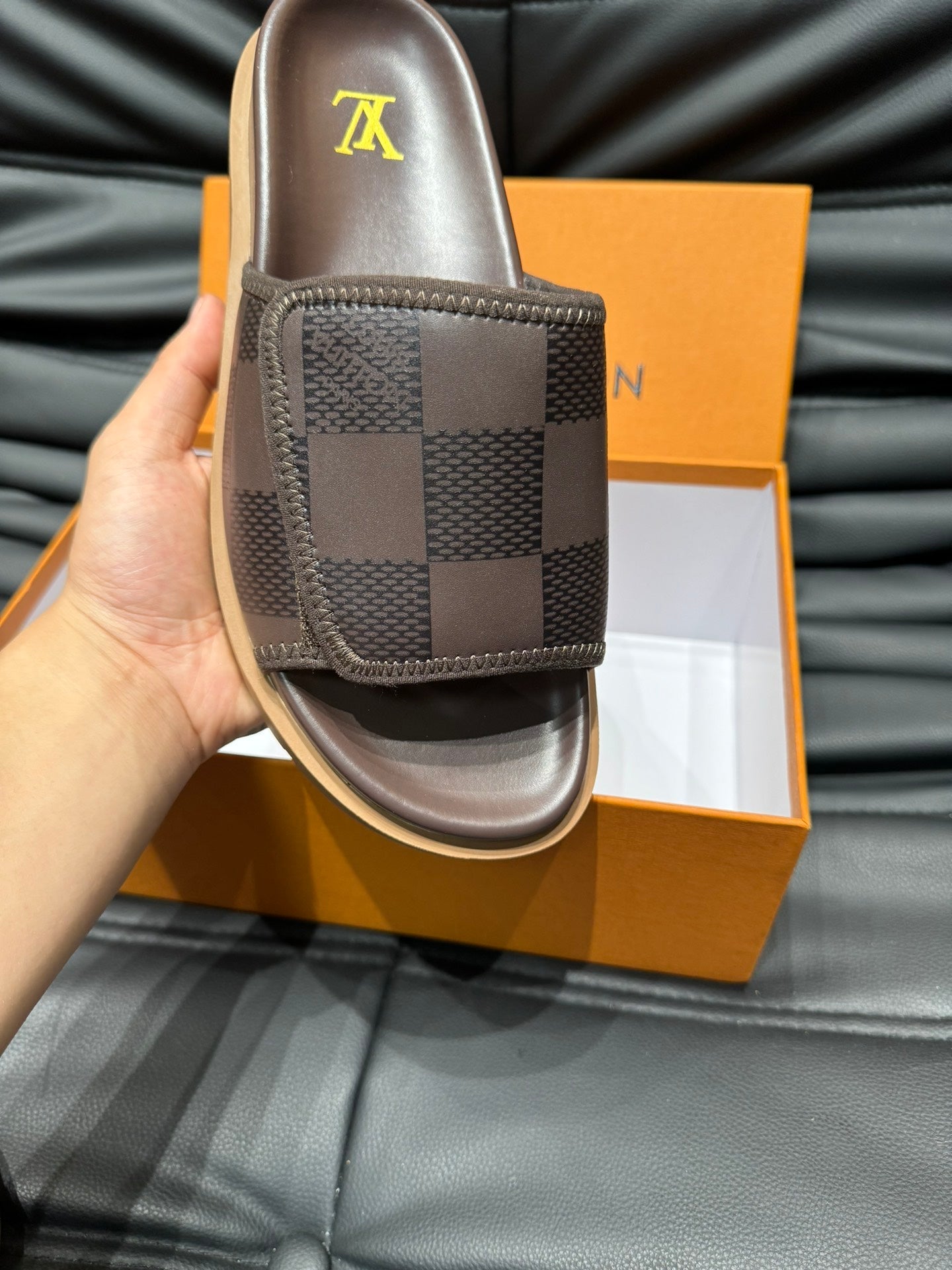 LVE SLIDERS MEN (pre-order)