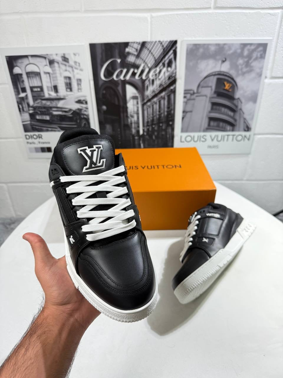 LVE TRAINERS BLACK & WHITE