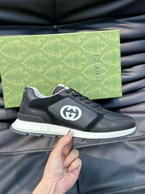 UCCI RUN AWAY (pre-order)