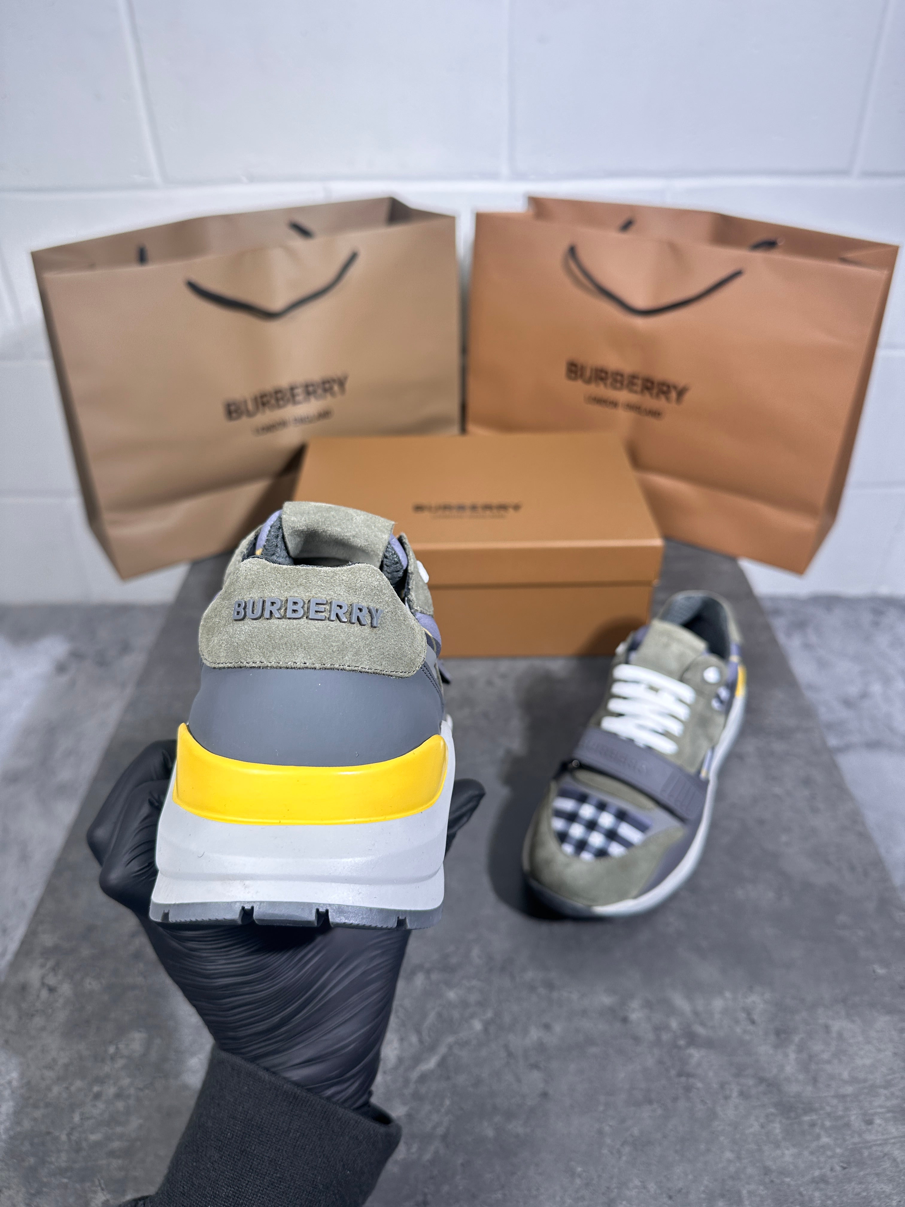 Burberry trainer light green