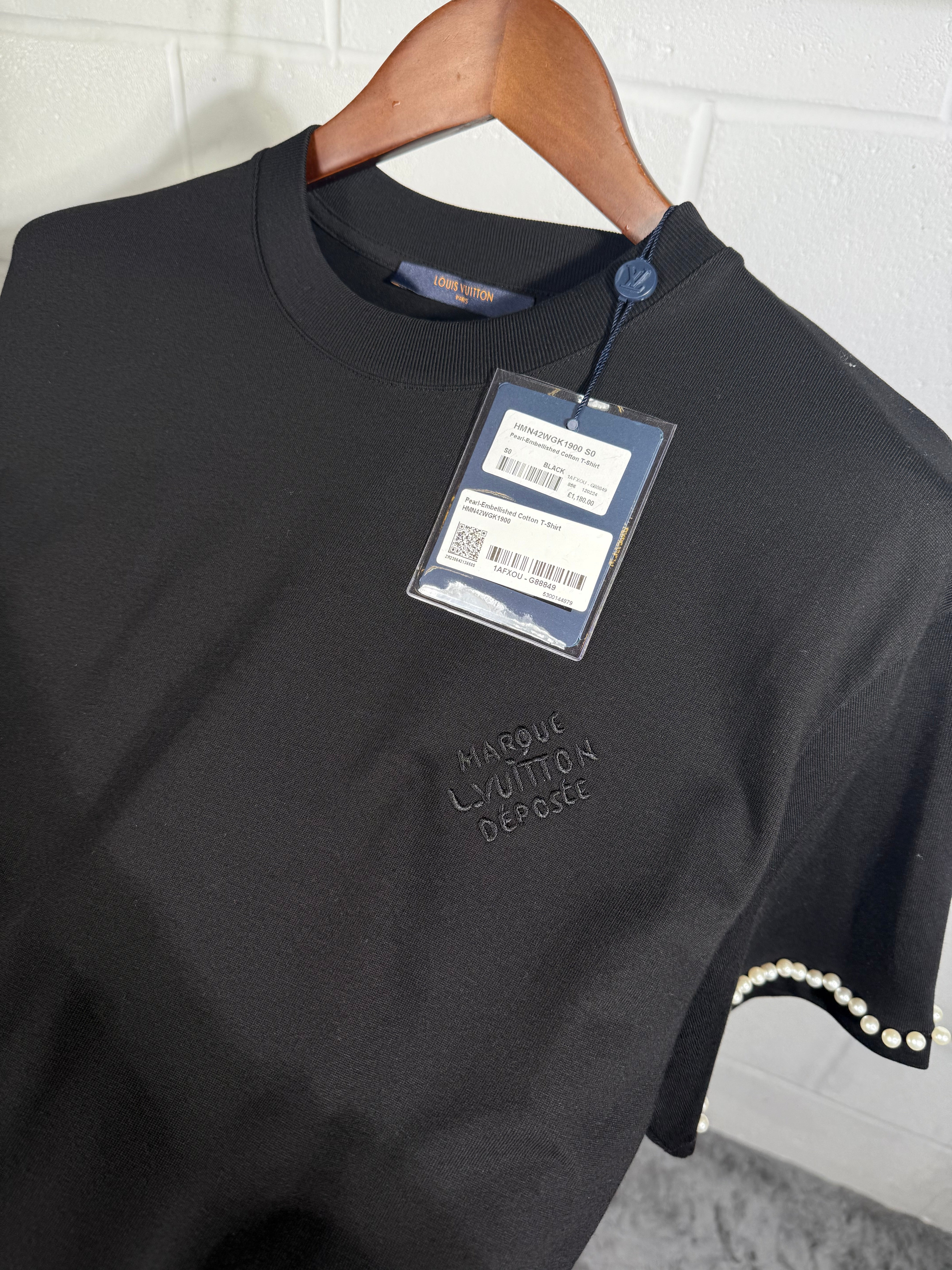 LV pearls tee black