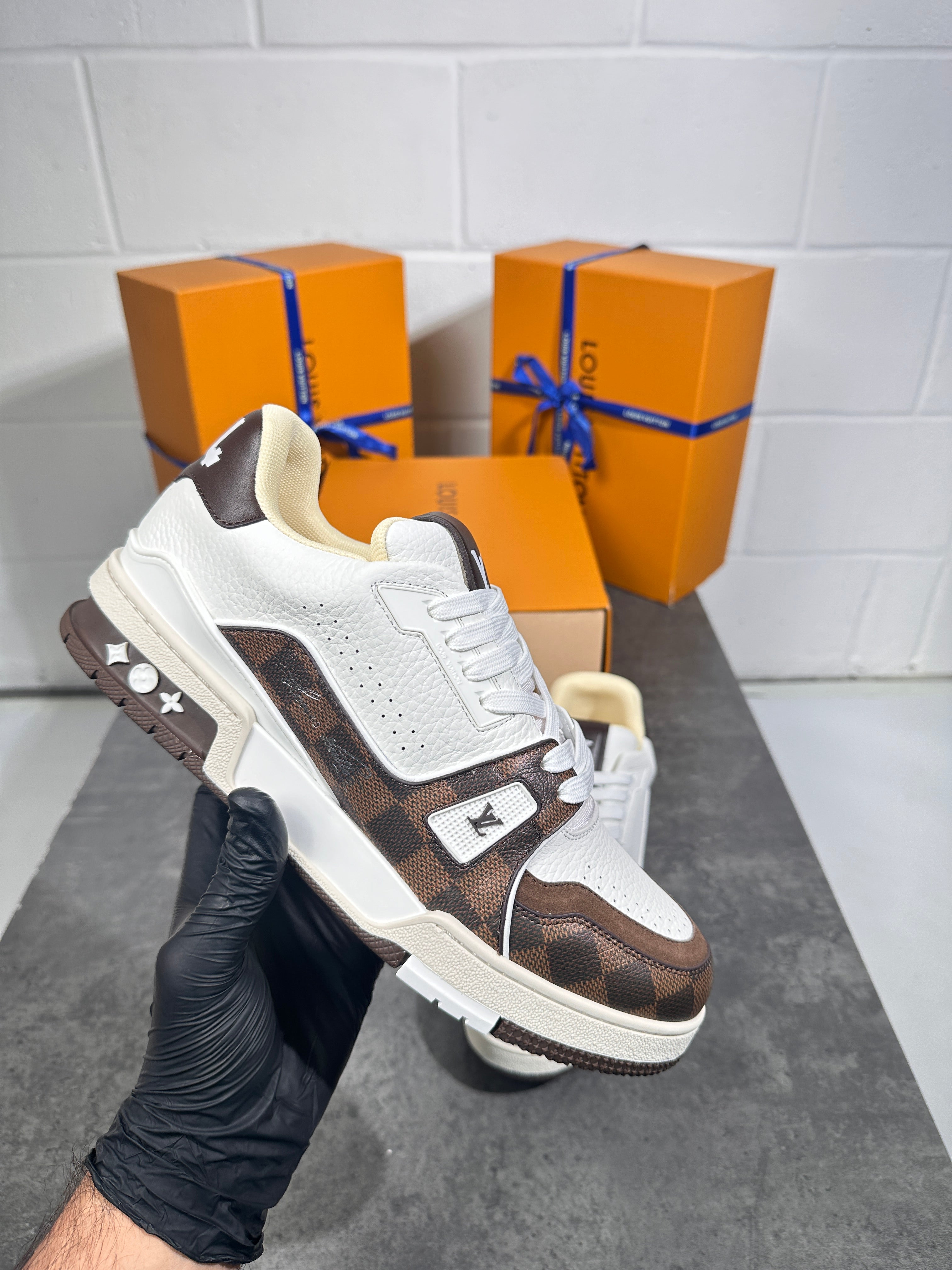 Lv trainers white n brown