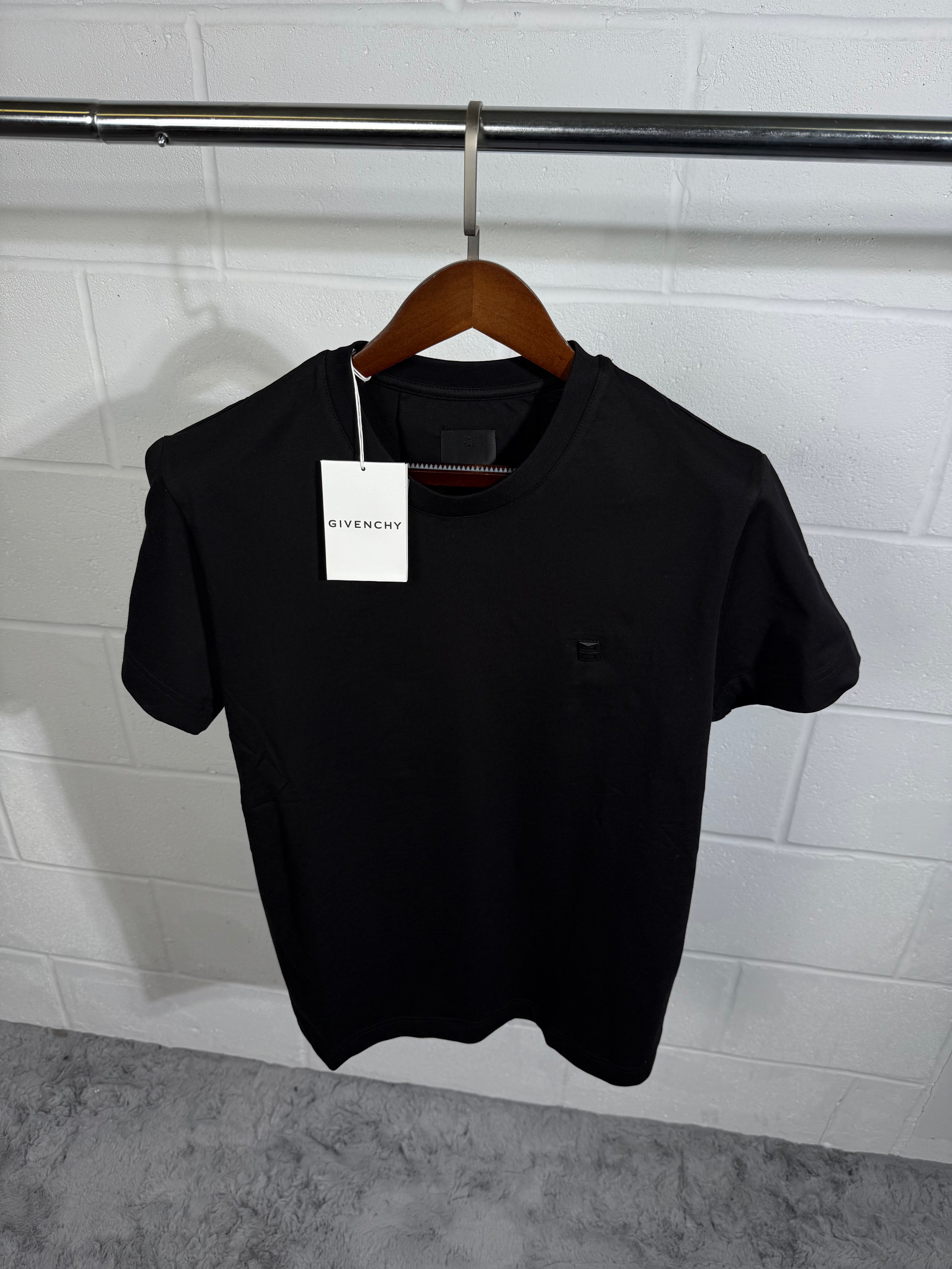 GVNCHY TEE BLACK