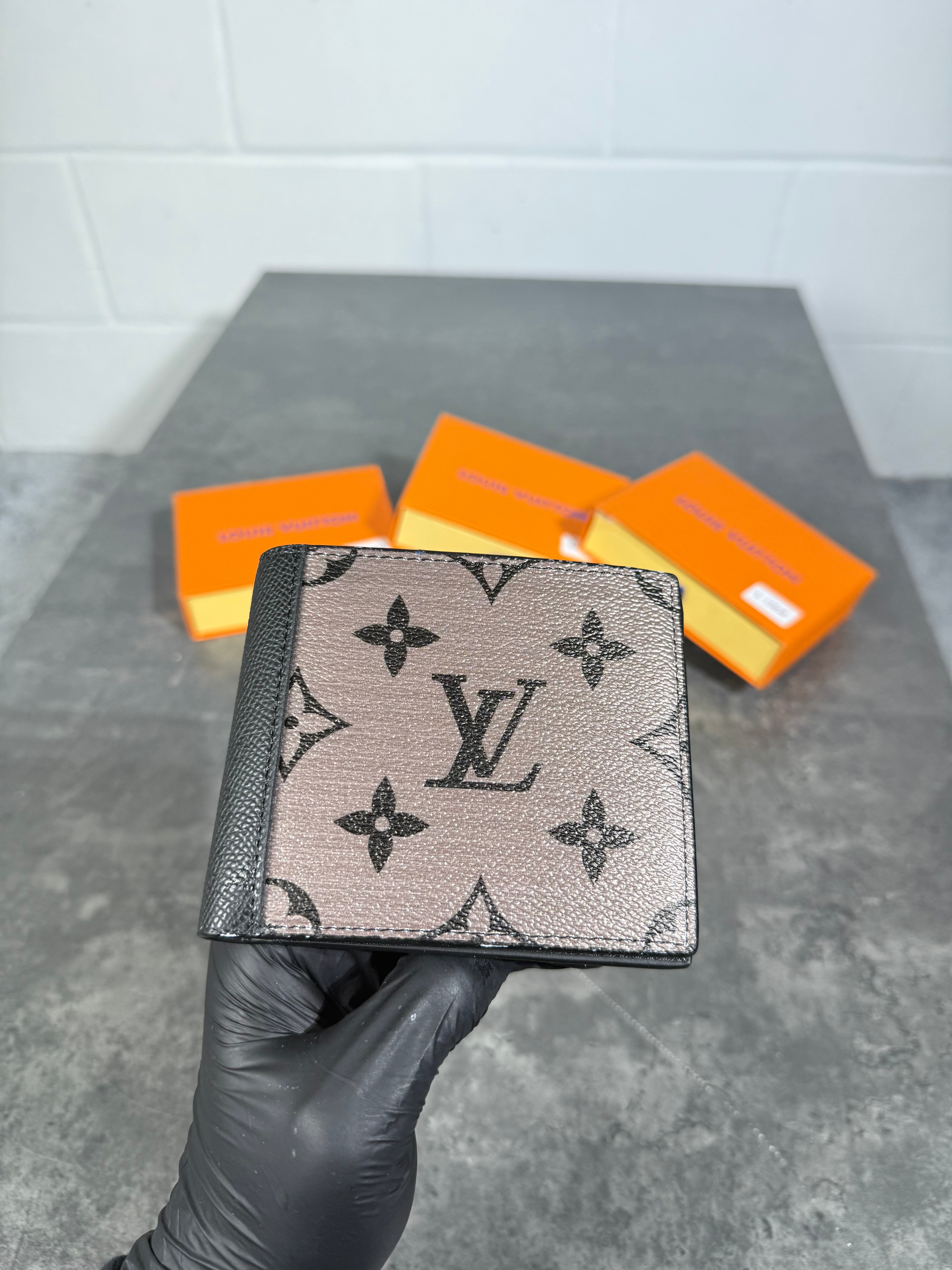Lv wallets