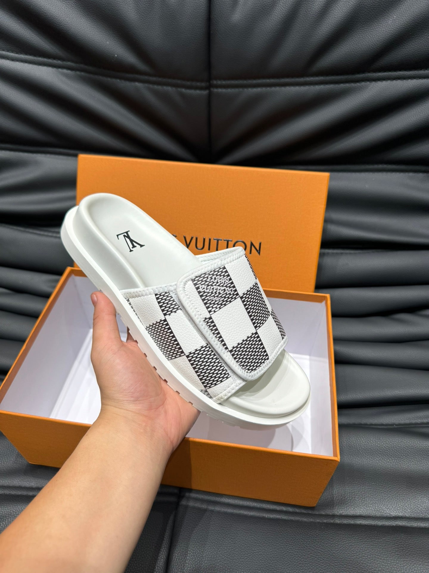 LVE SLIDERS MEN (pre-order)