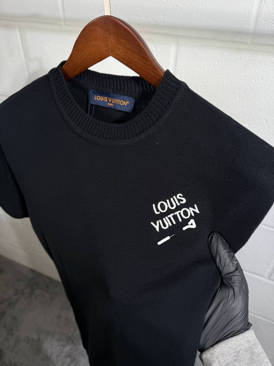LVE Pin Tshirt Black