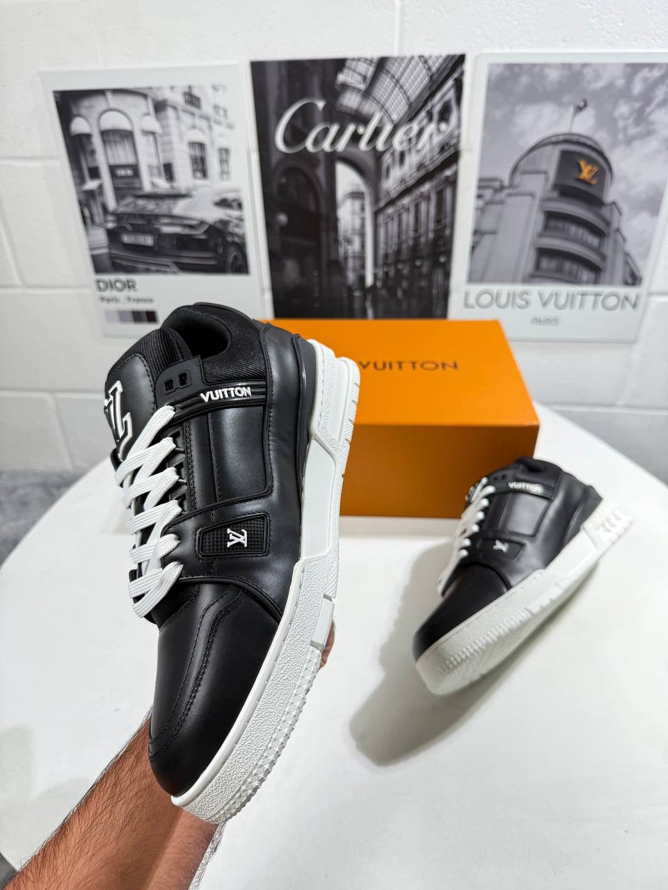 LVE TRAINERS BLACK & WHITE