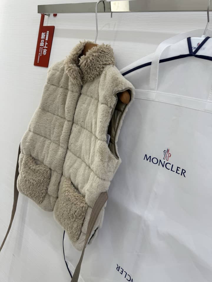 MNC FUR VEST (pre-order)