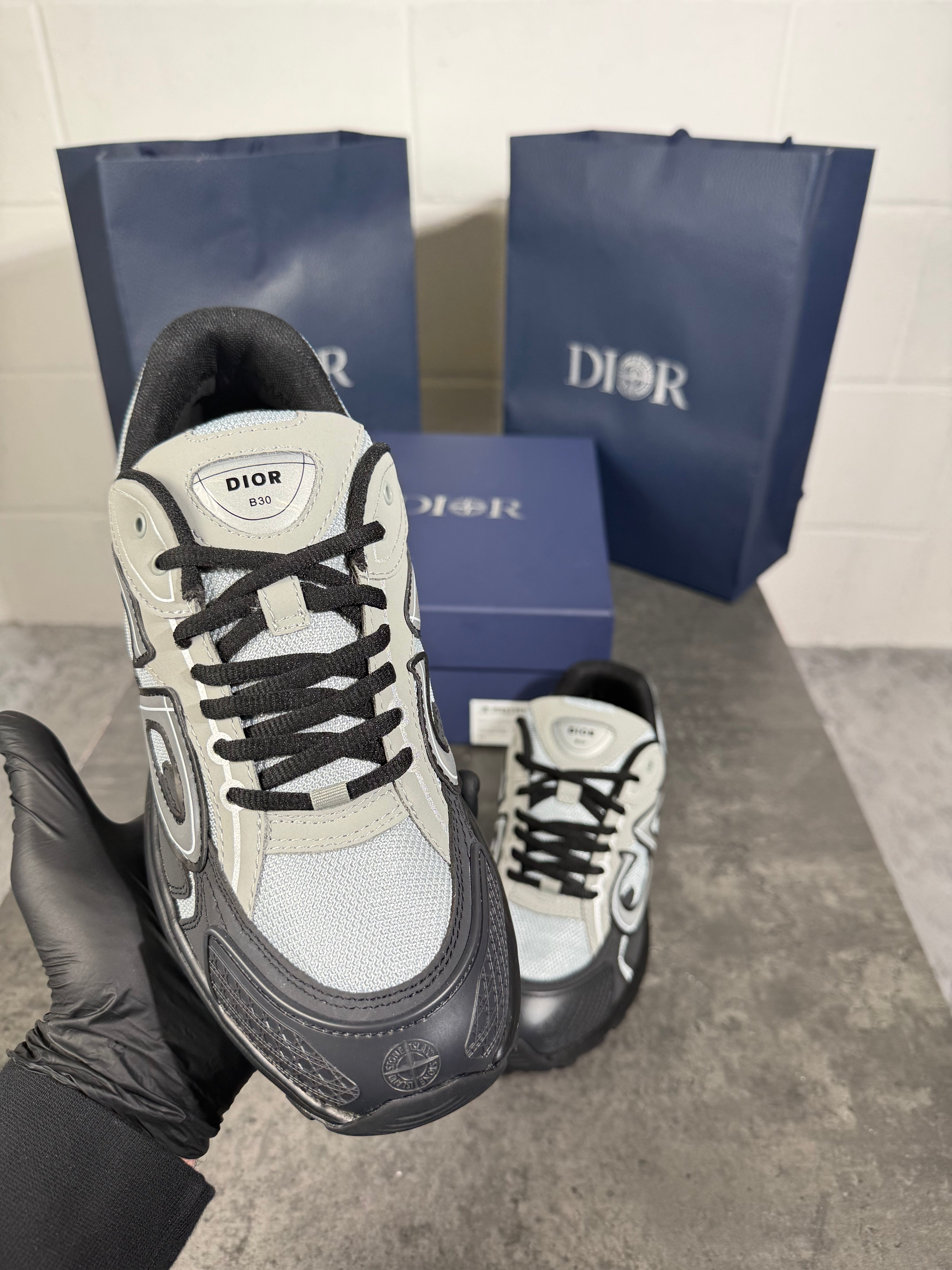 SI x B30 grey n black