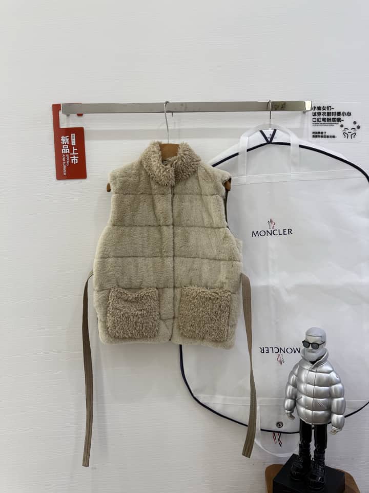 MNC FUR VEST (pre-order)