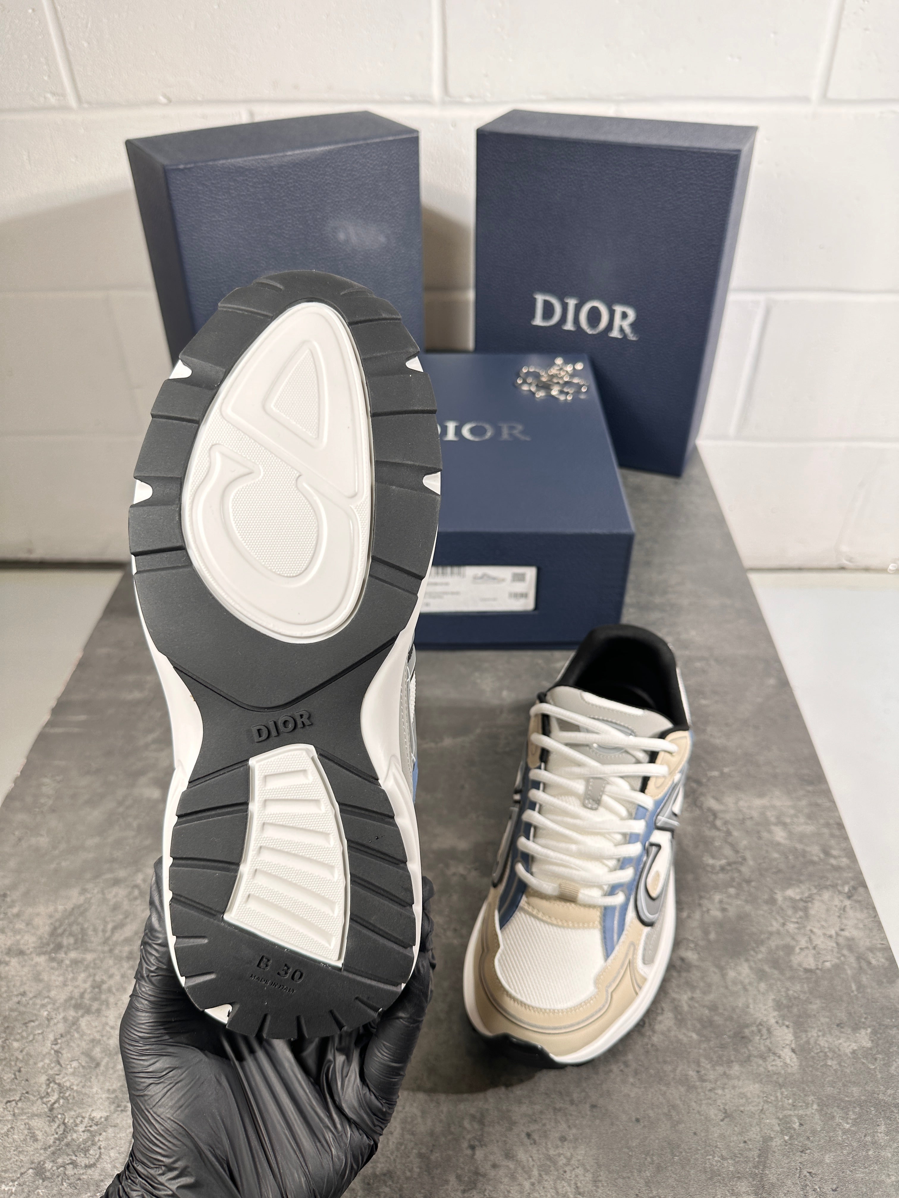 dior b30 black and white  UK  