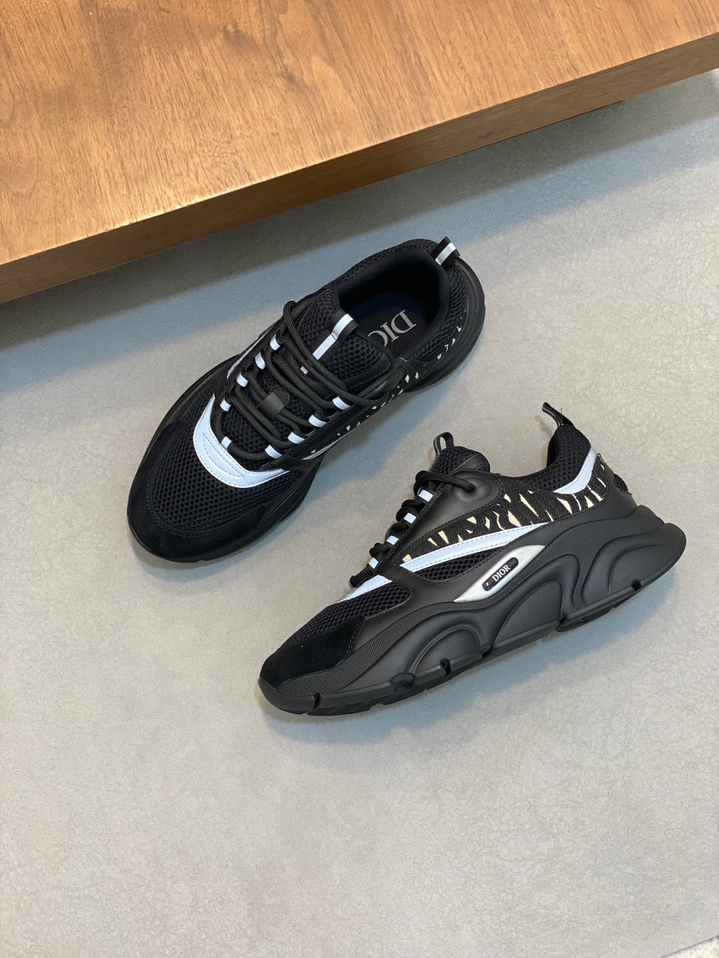 B22 REFLECTIVE (pre-order)