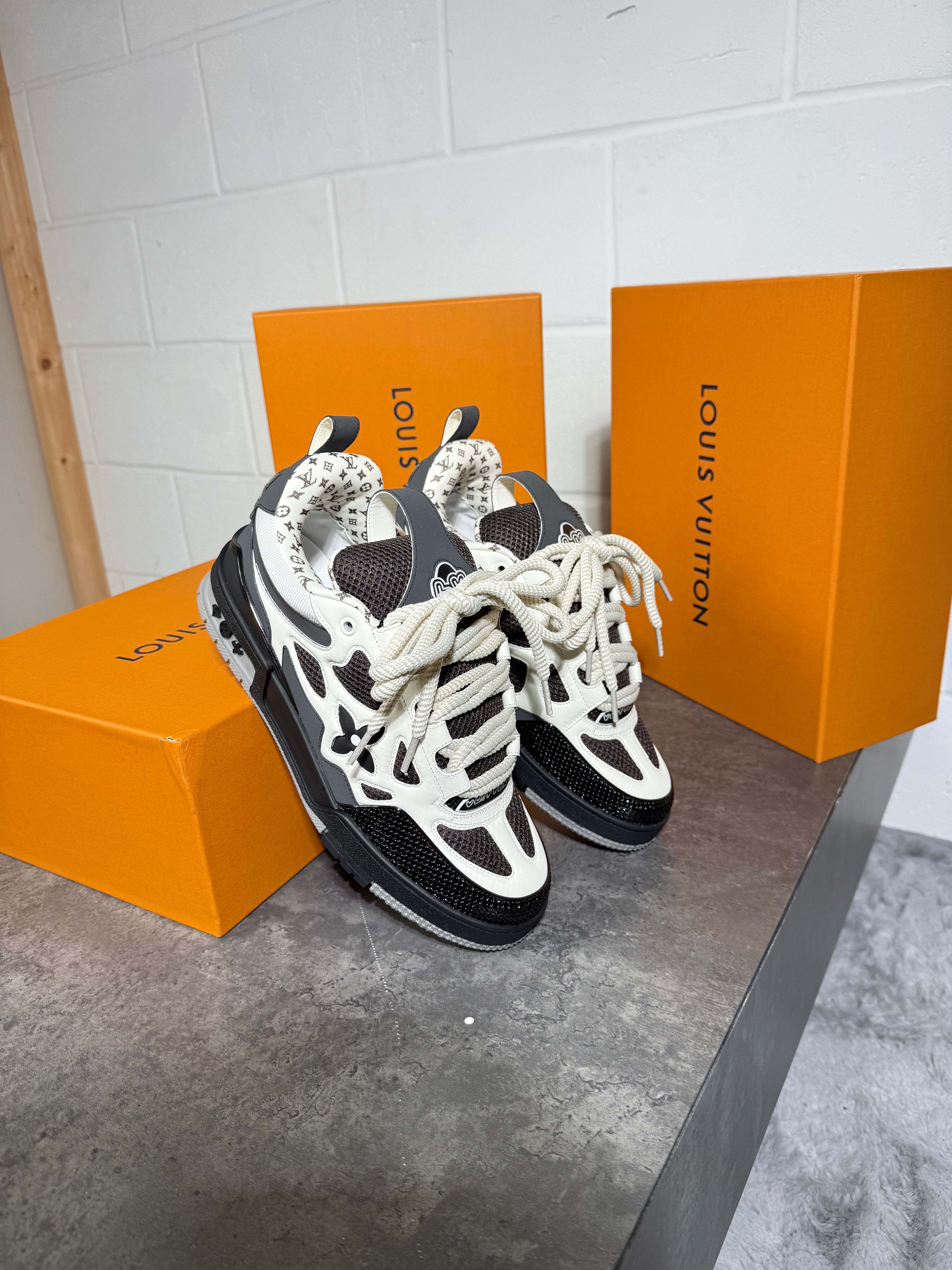 LV skates white & grey
