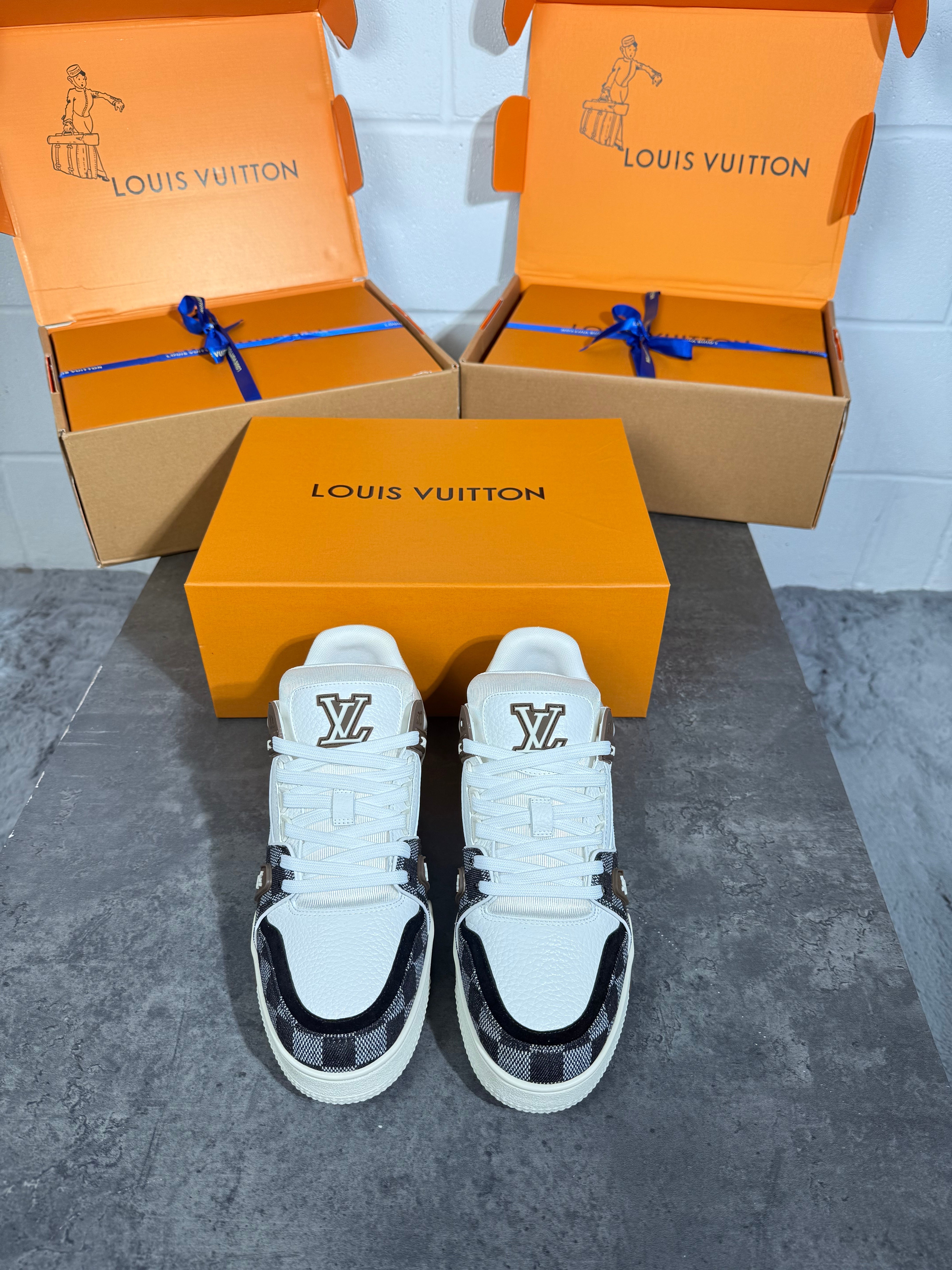 Lv check trainer brown