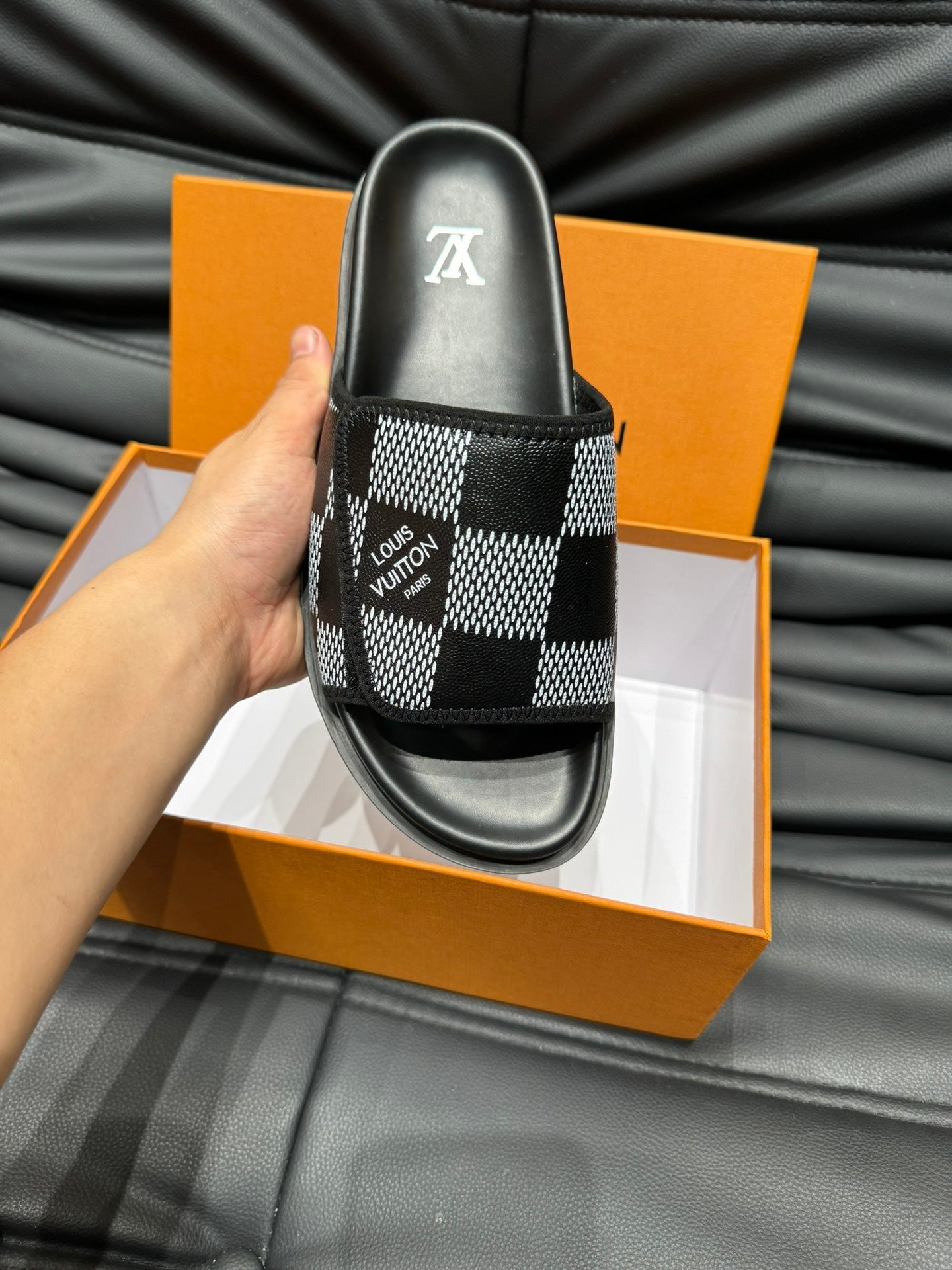 LVE SLIDERS MEN (pre-order)