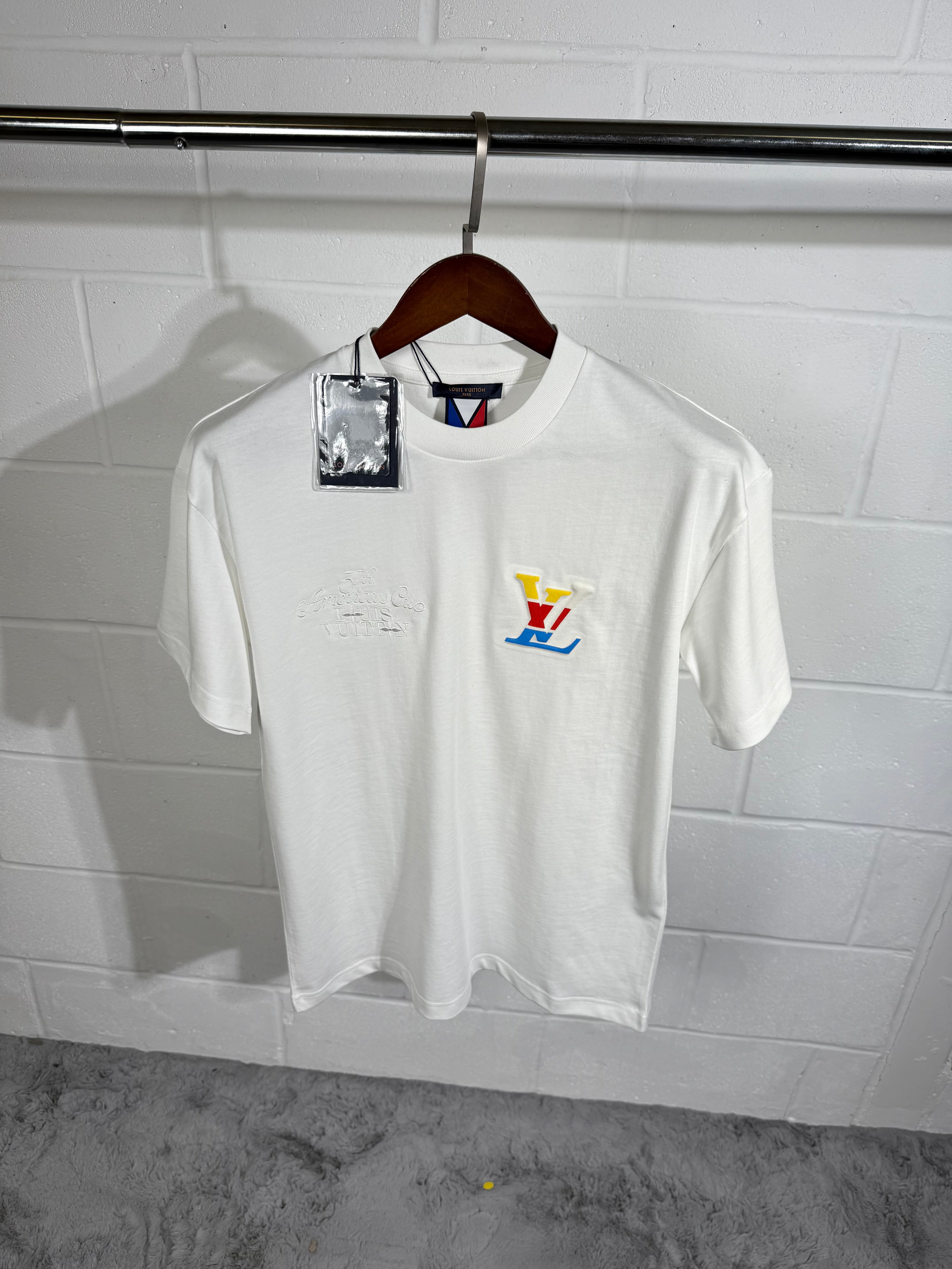 LVE WHITE TEE