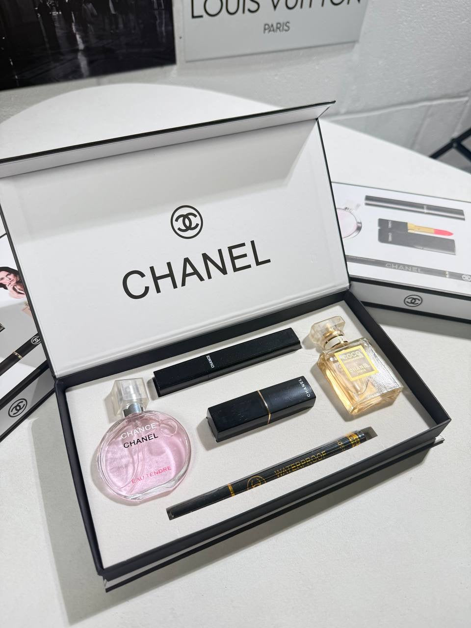 CHNL MAKEUP SET