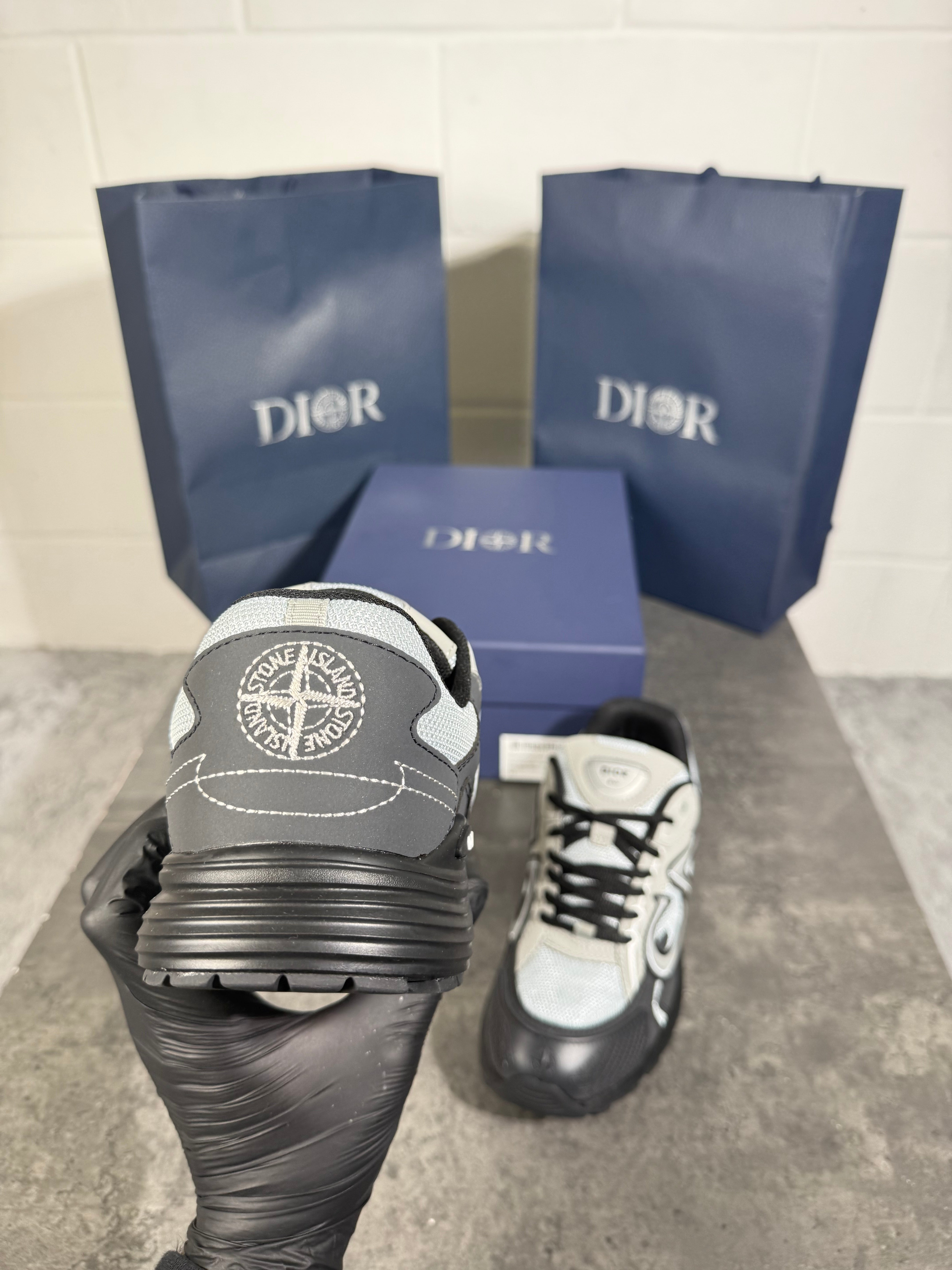 SI x B30 grey n black