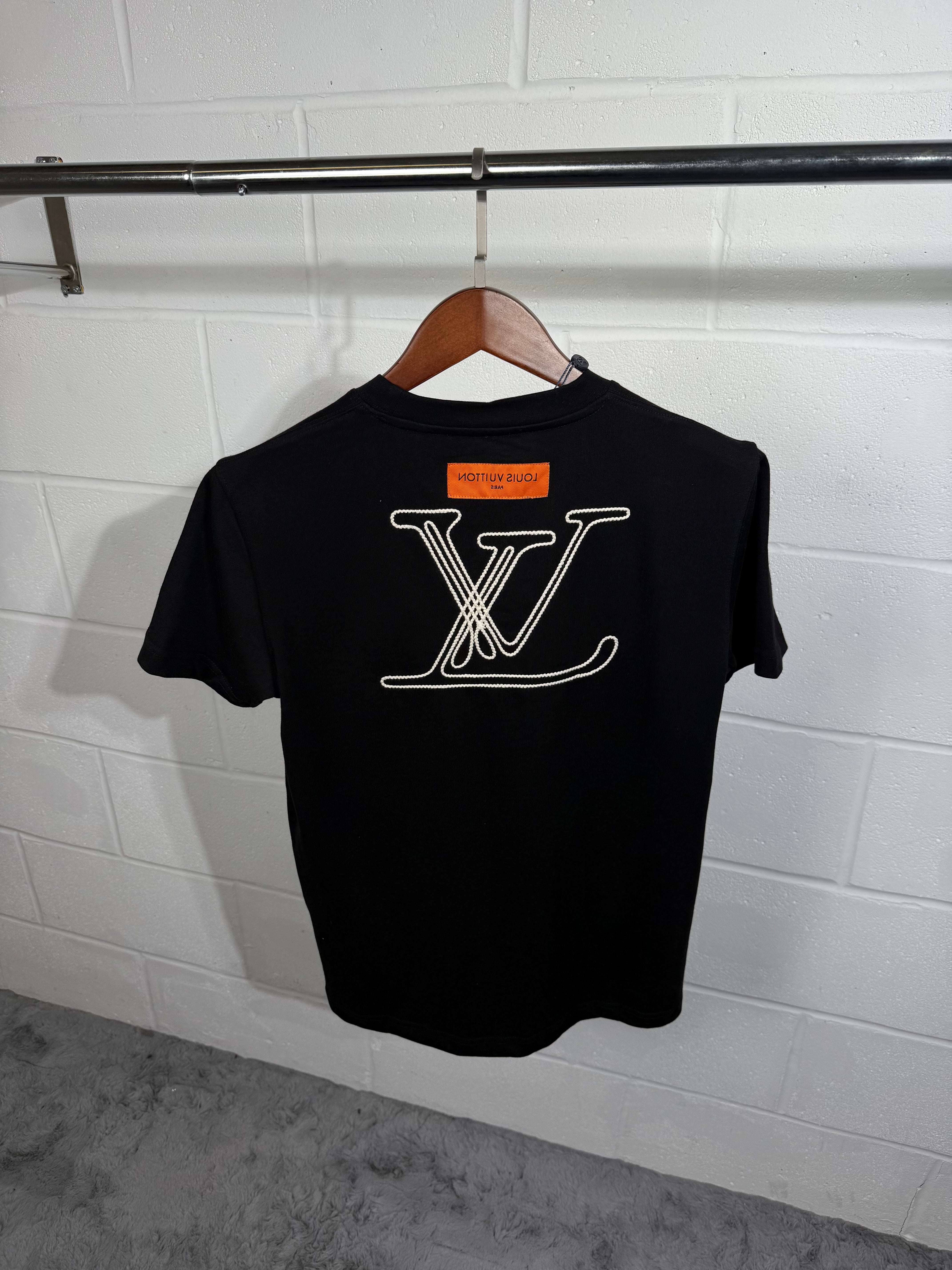 LVE SIGNATURE TEE BLACK