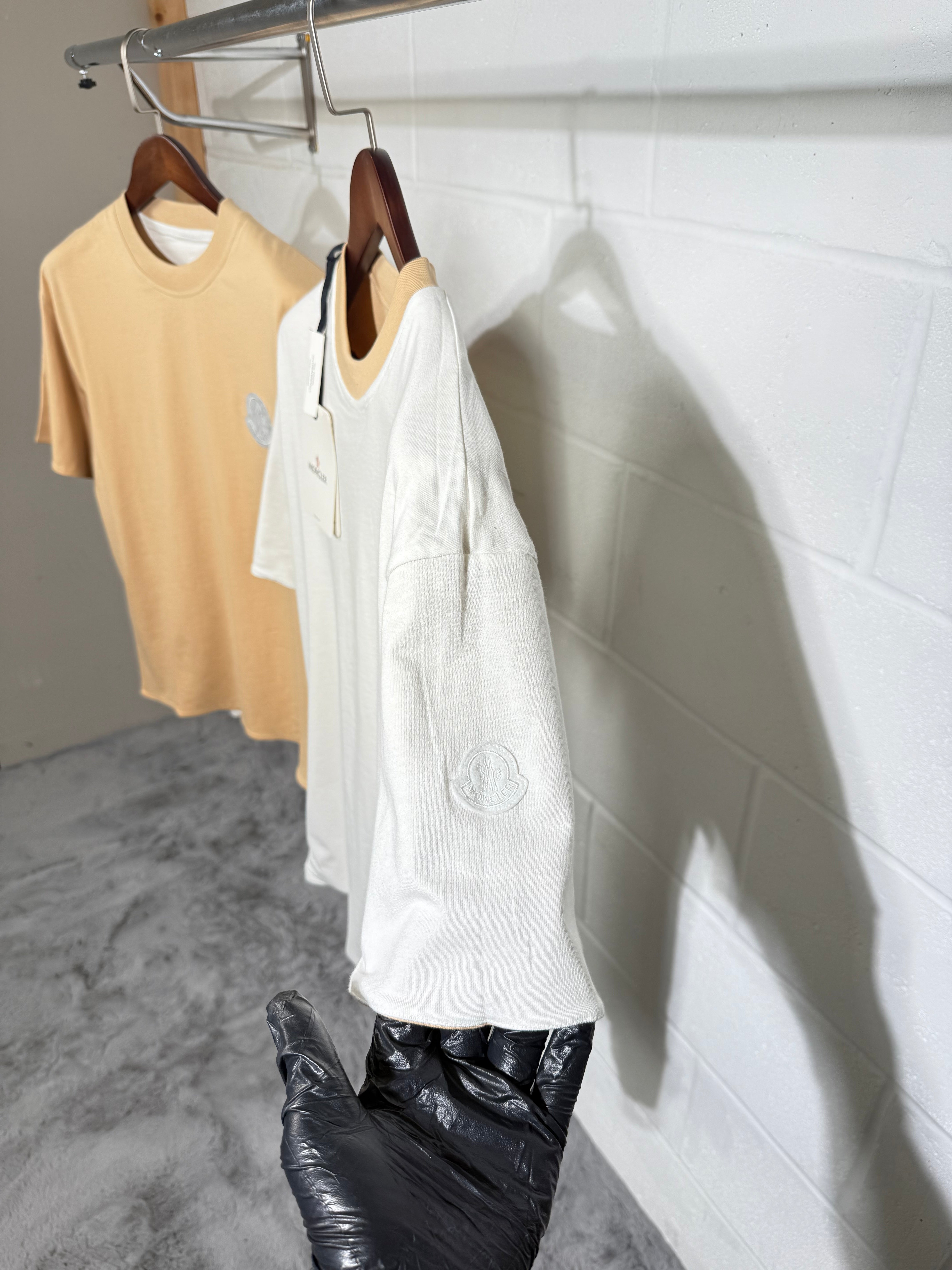 MNCLR REVERSIBLE TEE BEIGE