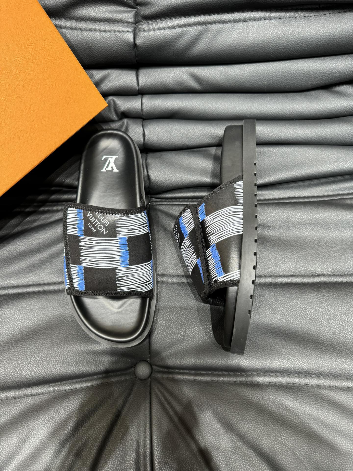 LVE SLIDERS MEN (pre-order)