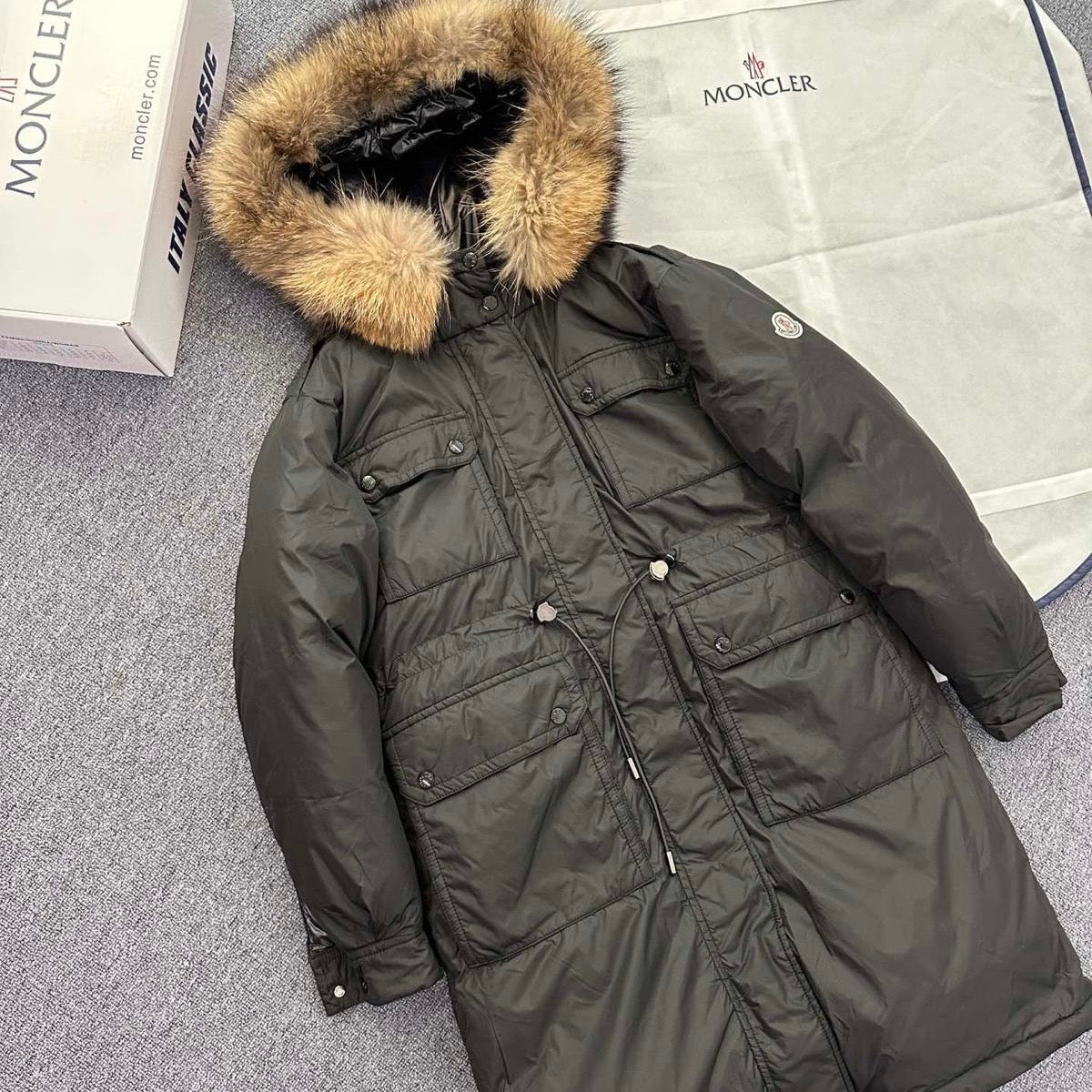 (PRE-ORDER) MONCLER - WOMENS COAT WITH FUR - BLACK