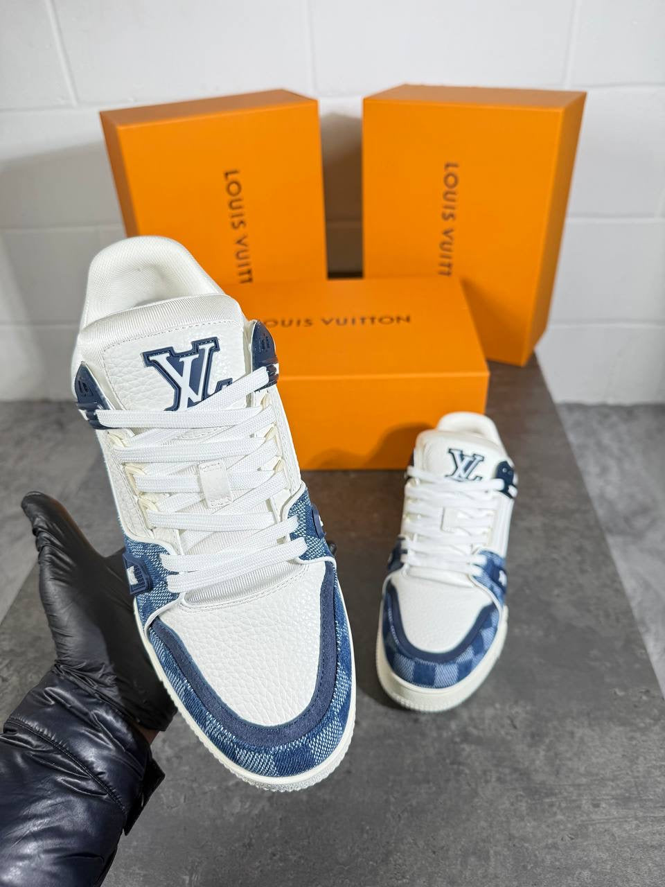 LVE BLUE TRAINERS
