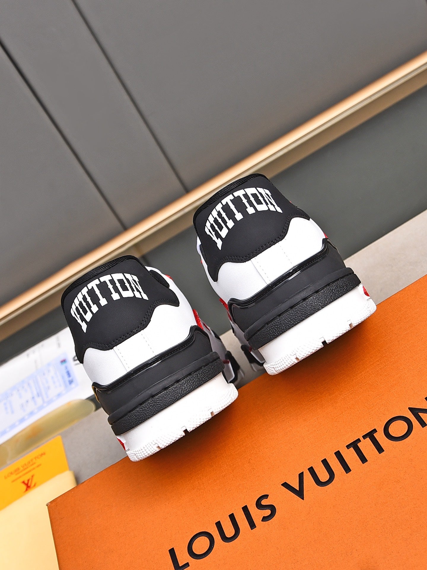 LVE WHITE & BLACK (pre-order)