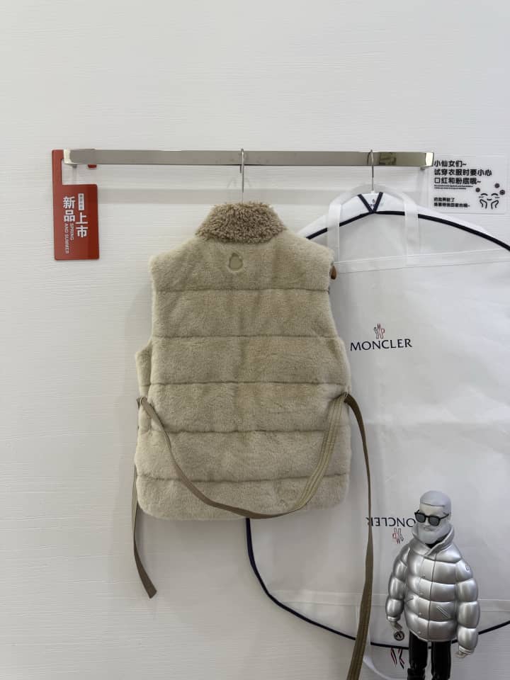 MNC FUR VEST (pre-order)