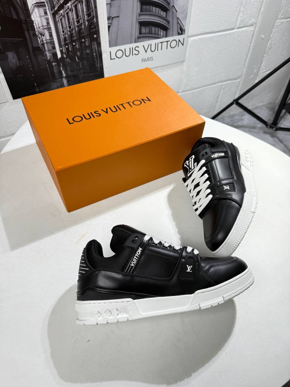 LVE TRAINERS BLACK & WHITE