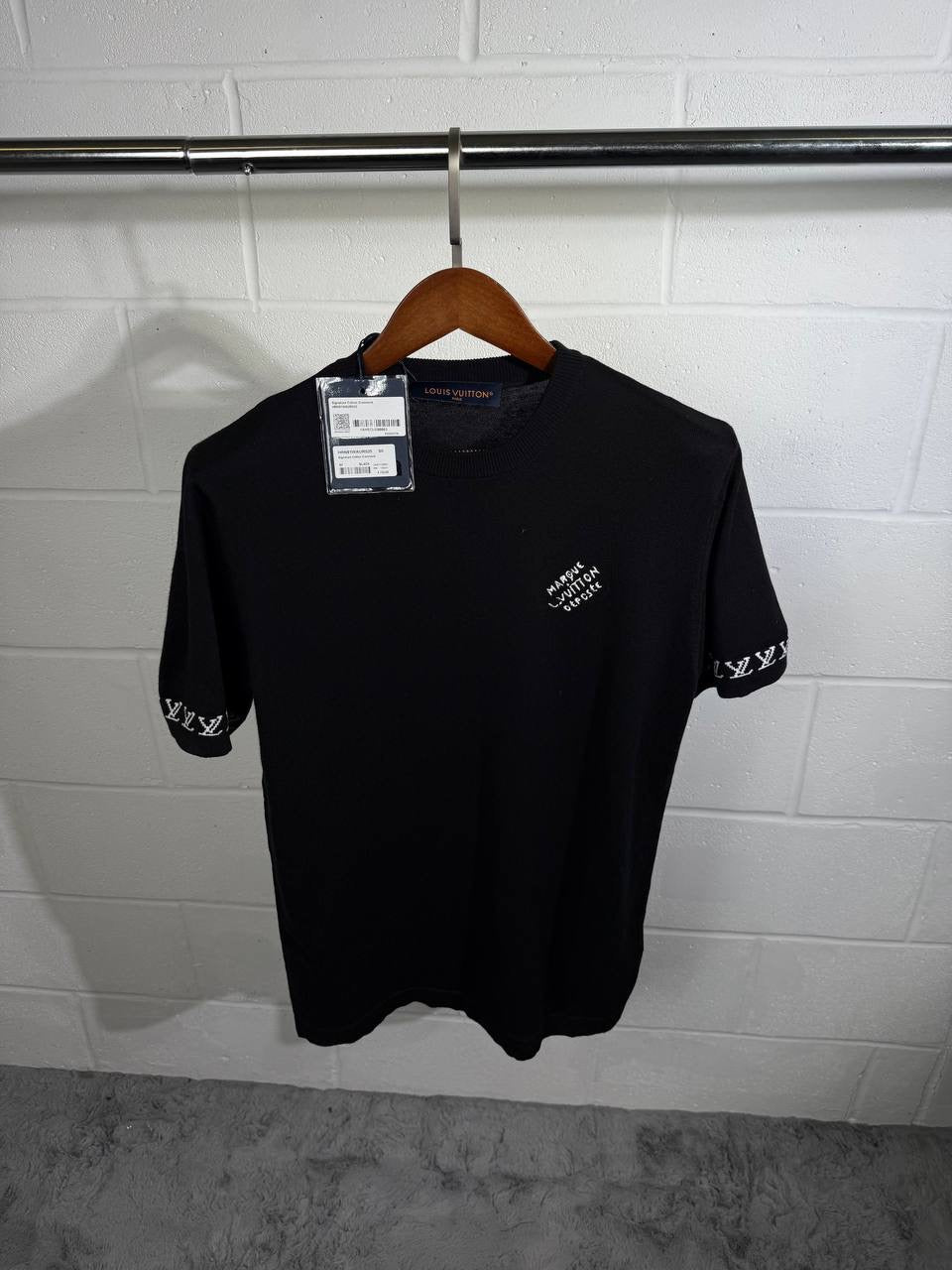 Lve black Tshirt